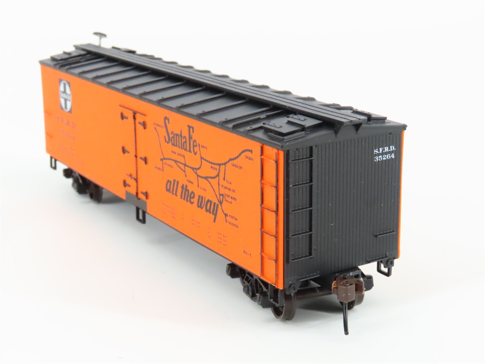 HO Scale Accurail 4814 SFRD Santa Fe Railroad 40' Wood Reefer #35264 - BUILT