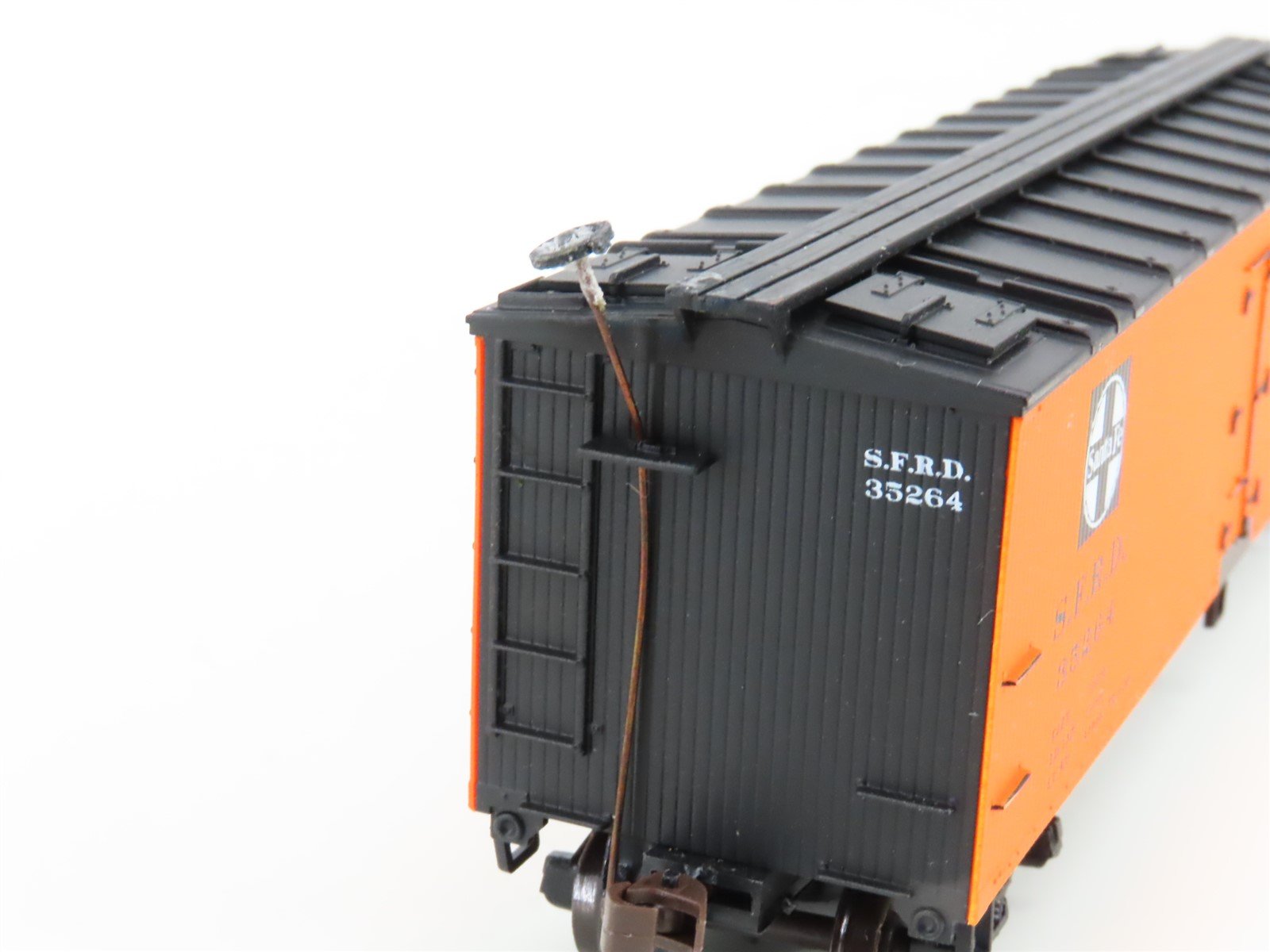 HO Scale Accurail 4814 SFRD Santa Fe Railroad 40' Wood Reefer #35264 - BUILT
