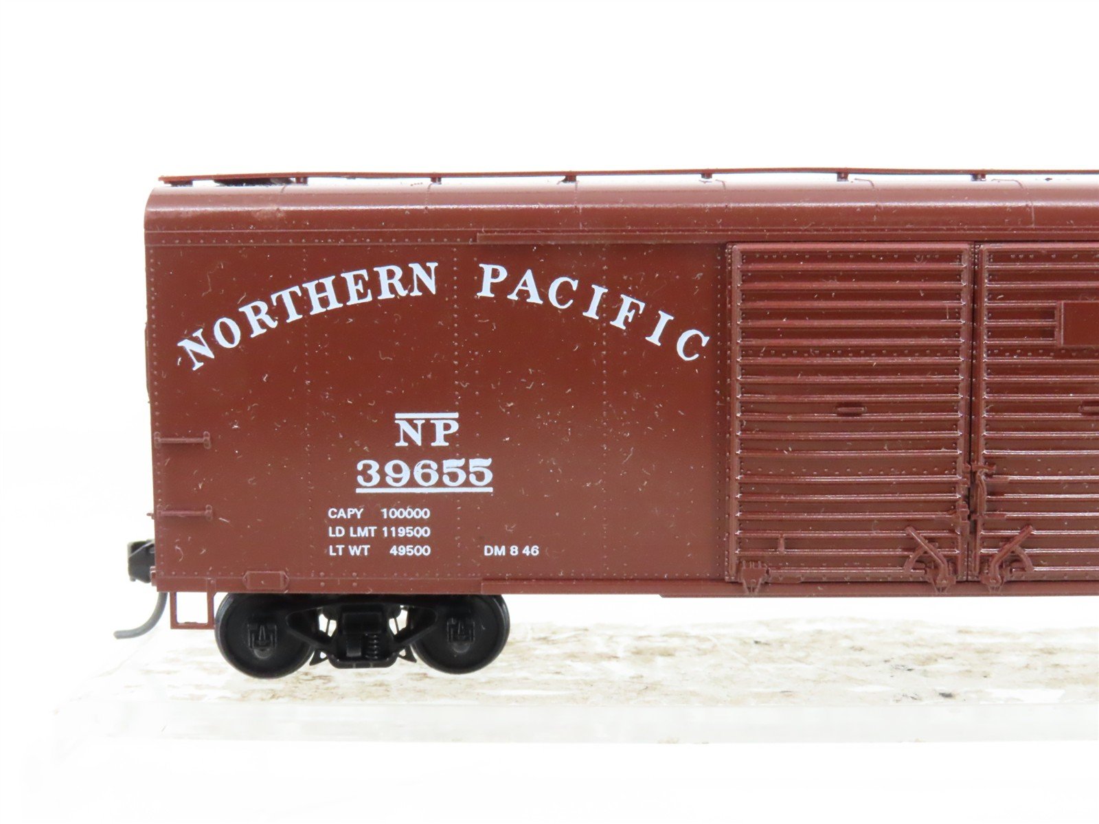 HO Scale Bowser NP Northern Pacific 50' Boxcar #39655