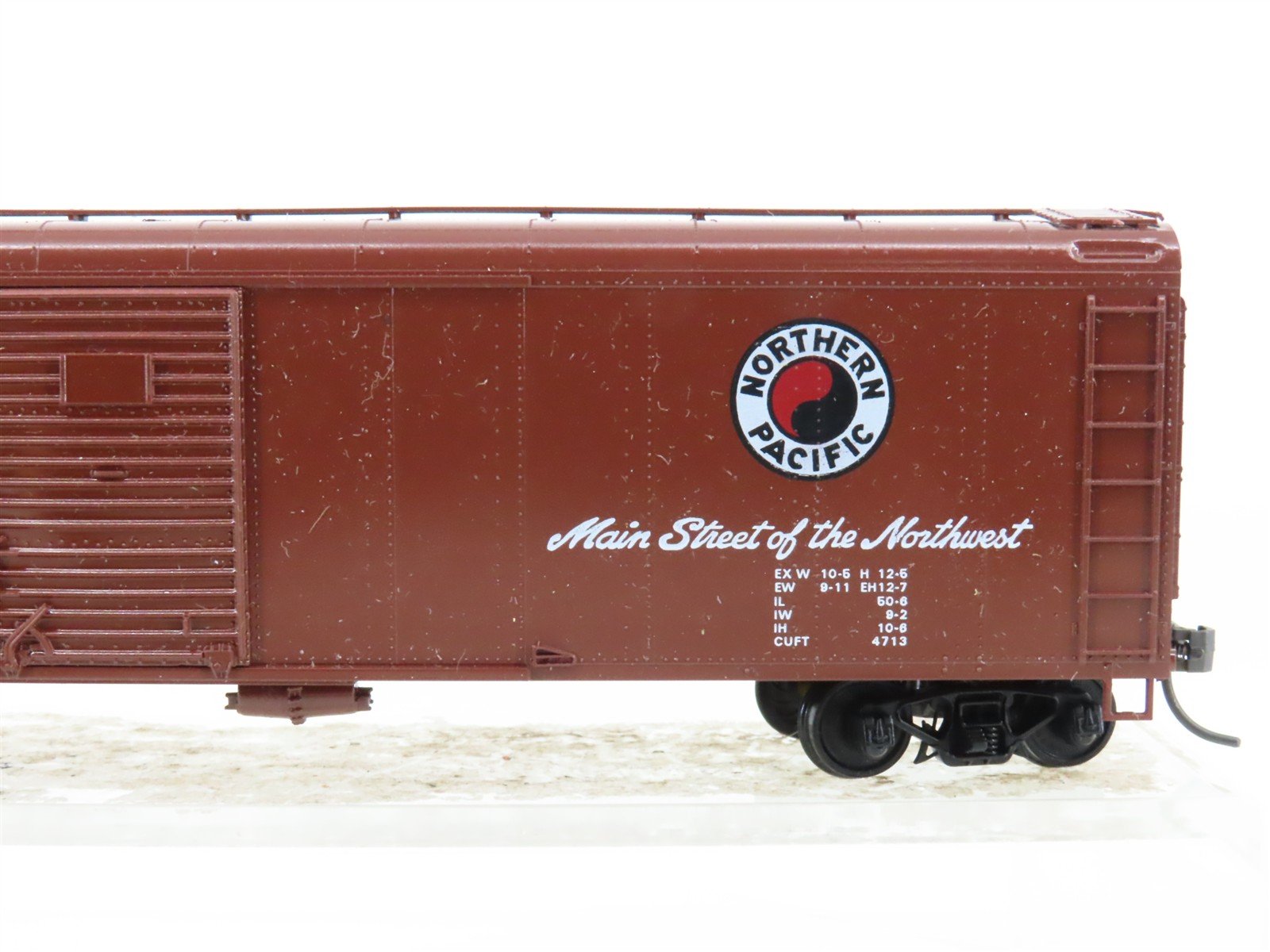 HO Scale Bowser NP Northern Pacific 50' Boxcar #39655