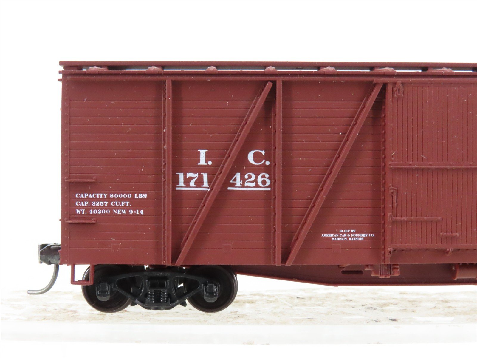 HO Scale Accurail 7009 IC Illinois Central 40' Wood Boxcar #171426