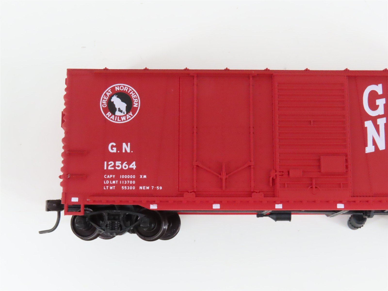 HO Scale Accurail 3801 GN Great Northern 40' Combo Boxcar #12564