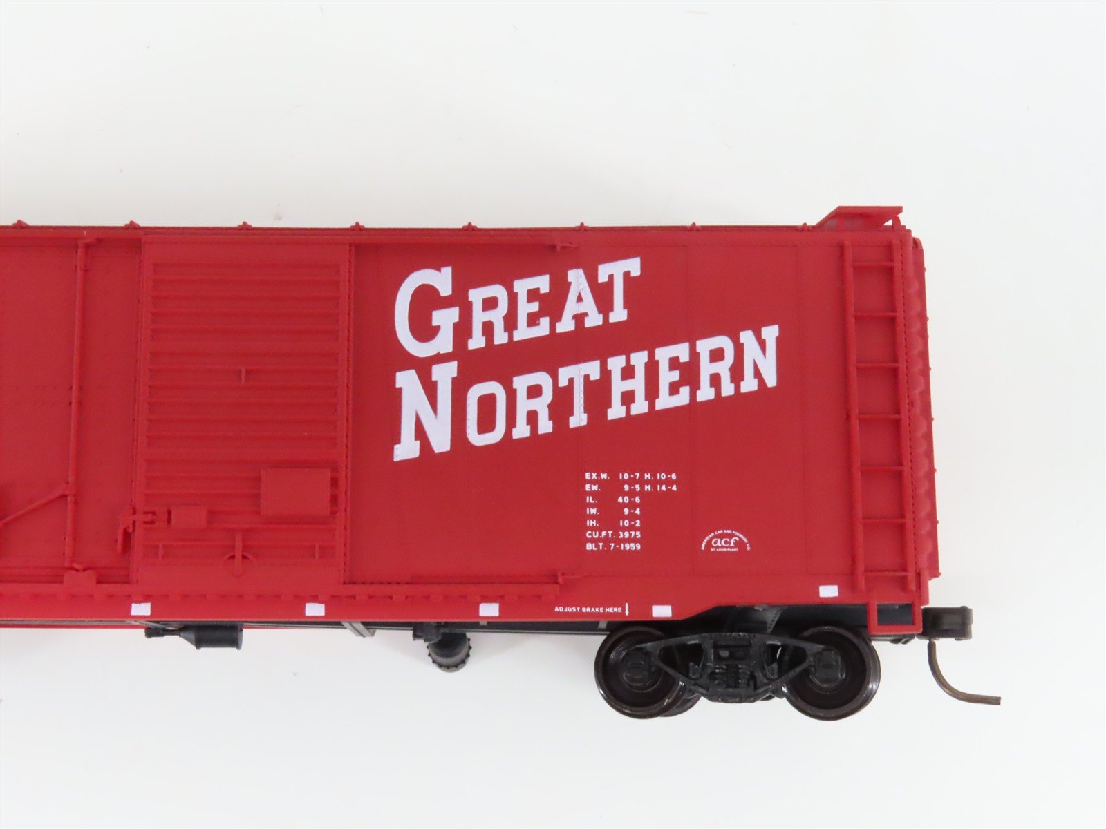 HO Scale Accurail 3801 GN Great Northern 40' Combo Boxcar #12564