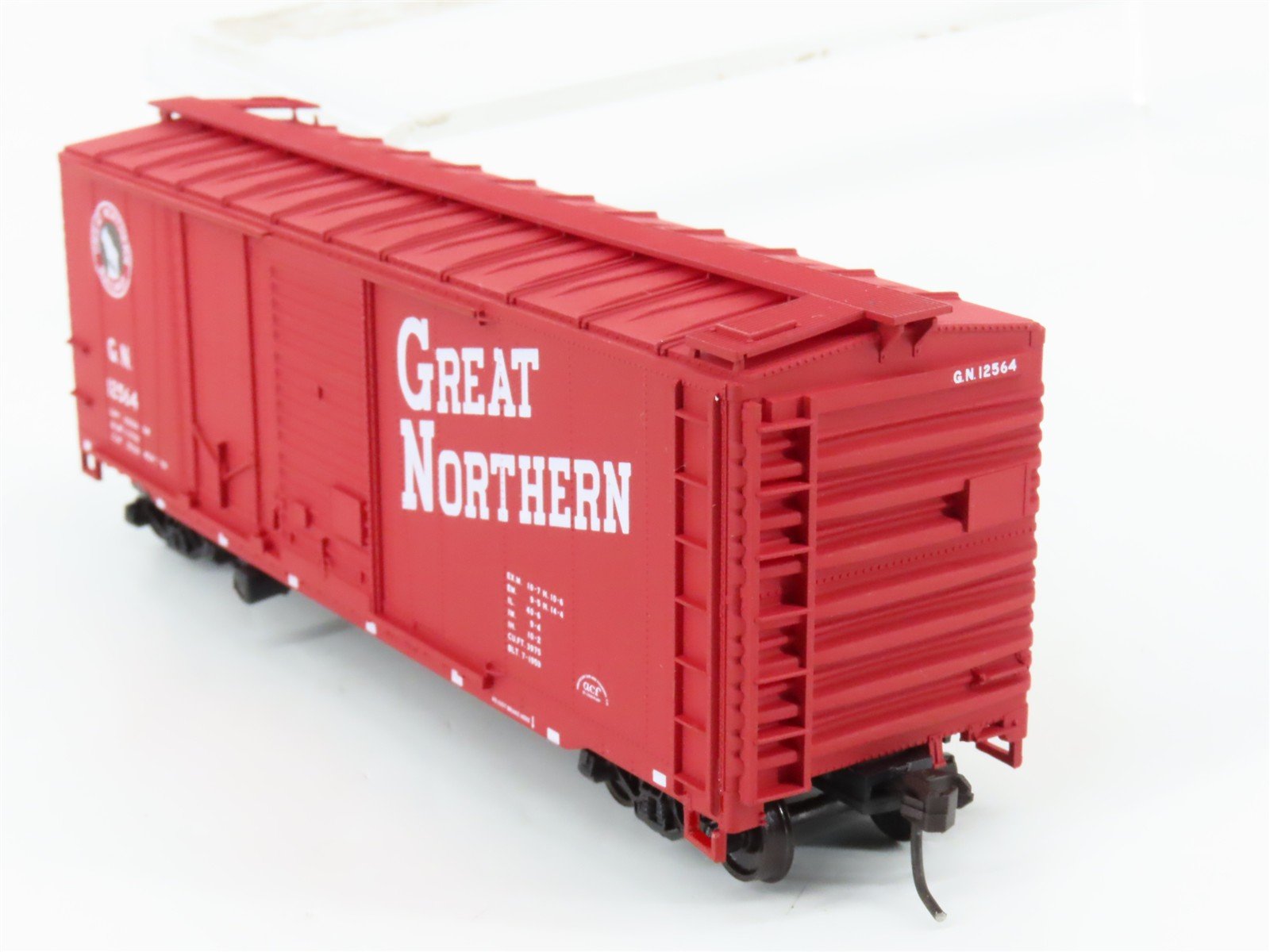 HO Scale Accurail 3801 GN Great Northern 40' Combo Boxcar #12564