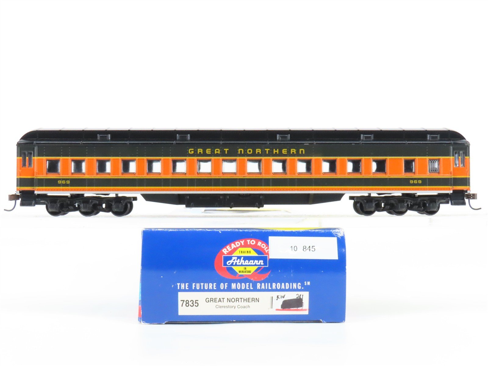 HO Scale Athearn RTR 7835 GN Great Northern Coach Passenger Car #969
