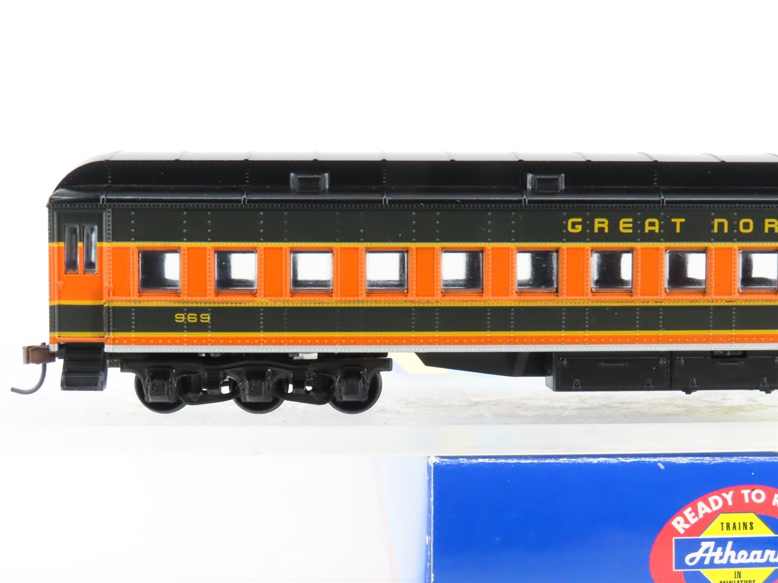 HO Scale Athearn RTR 7835 GN Great Northern Coach Passenger Car #969