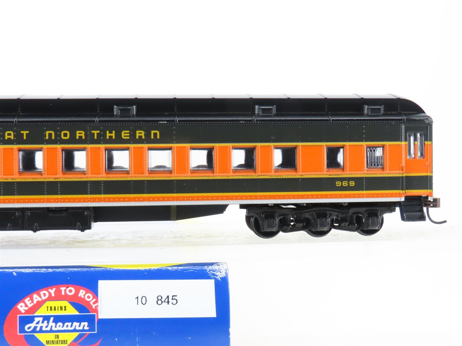 HO Scale Athearn RTR 7835 GN Great Northern Coach Passenger Car #969