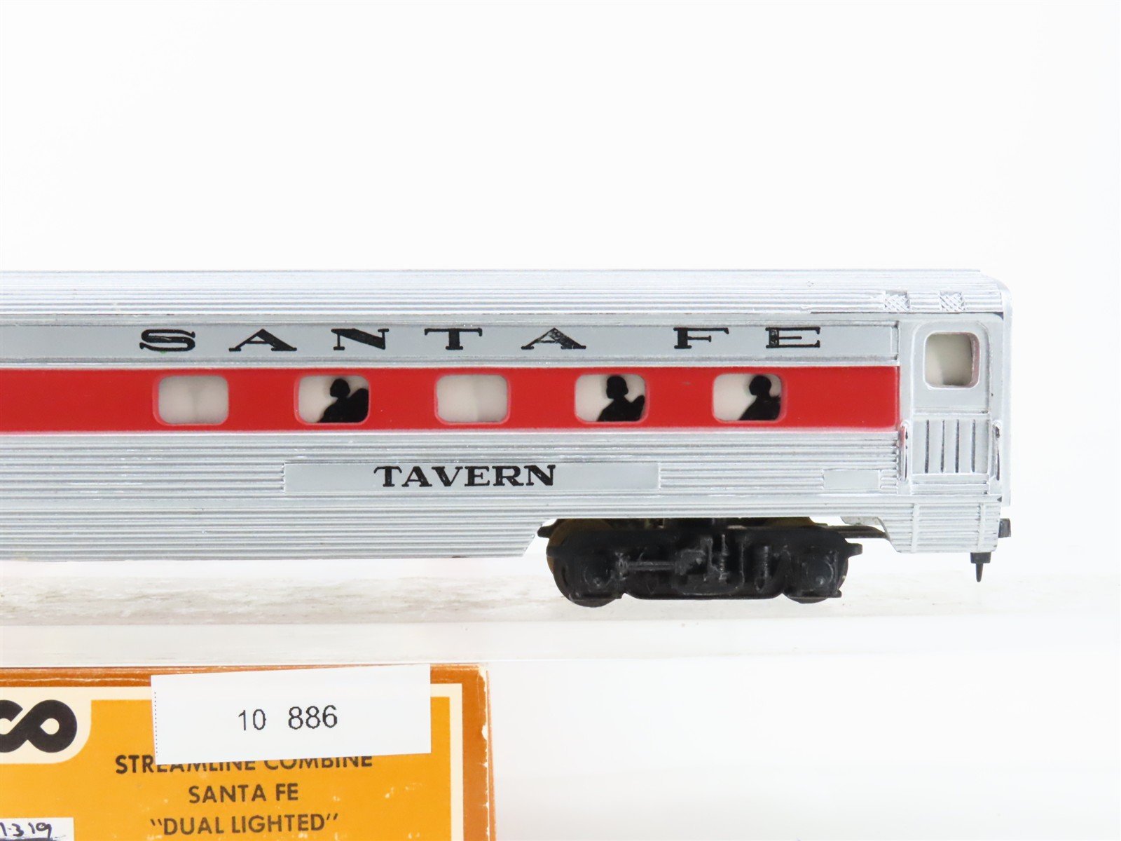 HO Scale Tyco 520D:500 ATSF Santa Fe Coach Passenger Car w/Lights