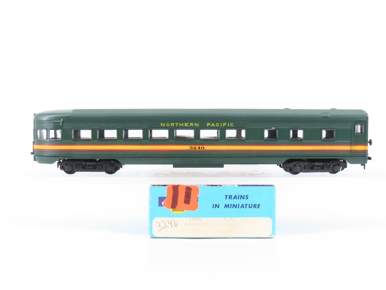 HO Scale Athearn 1836 NP Northern Pacific Obs Passenger Car #3246