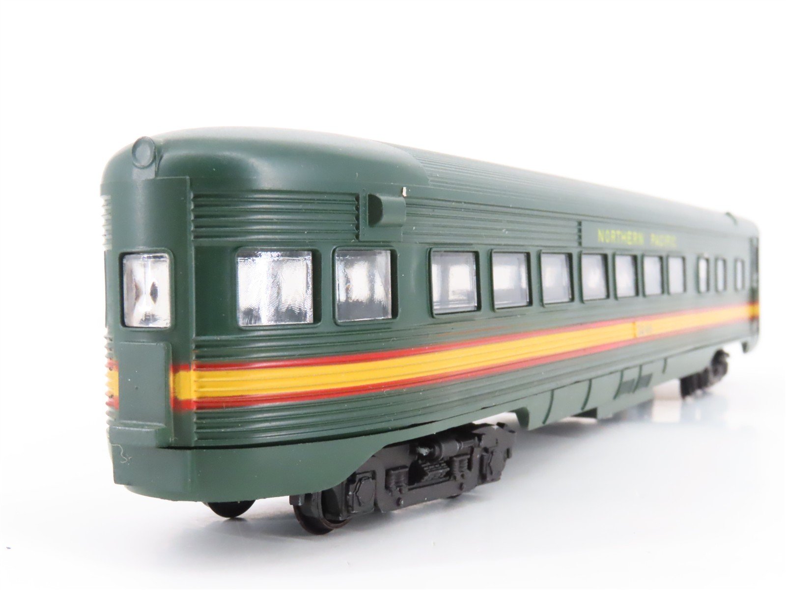 HO Scale Athearn 1836 NP Northern Pacific Obs Passenger Car #3246