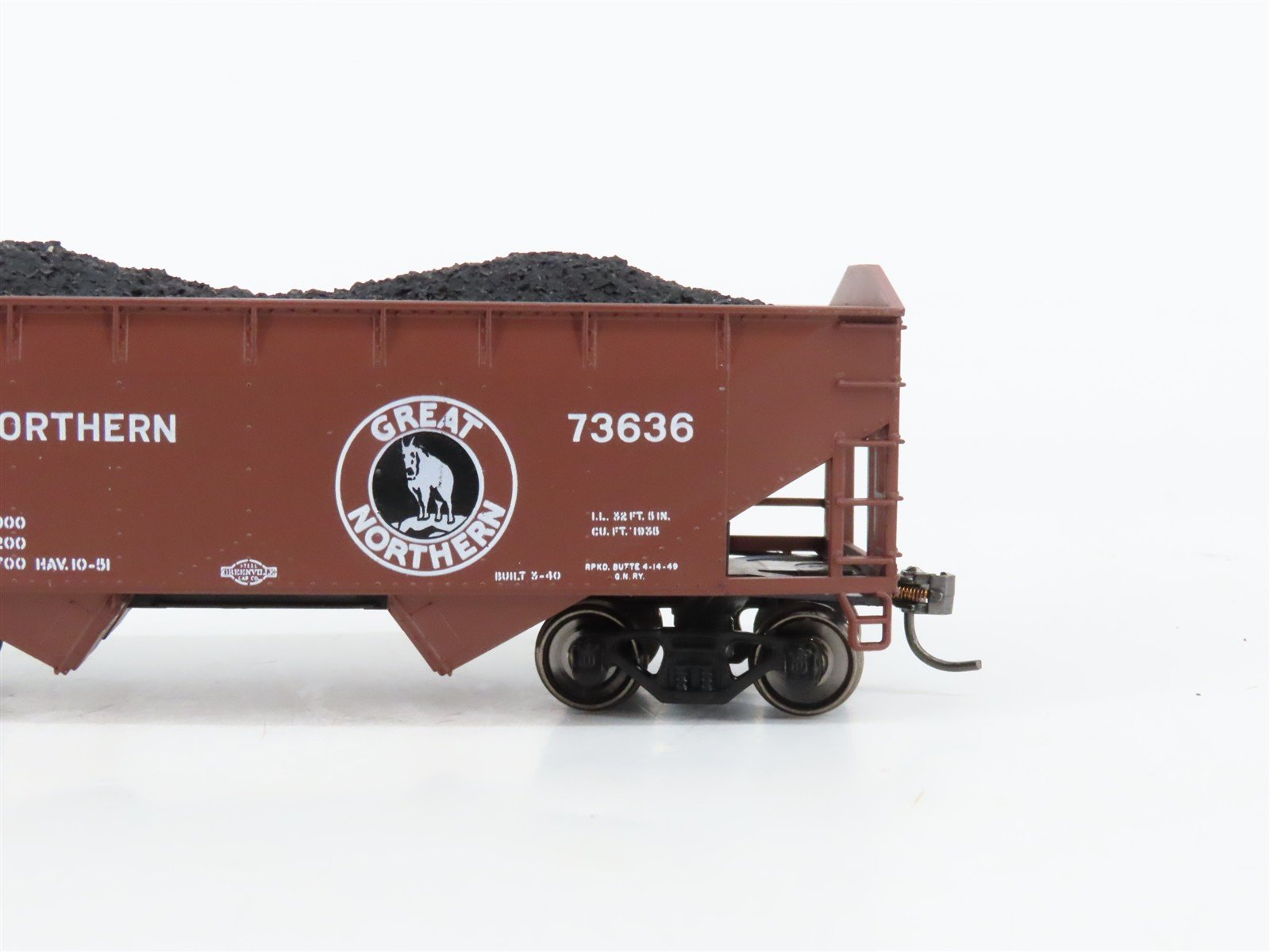HO Scale Athearn 5405 GN Great Northern 34' 2-Bay Open Hopper #73636 wLoad