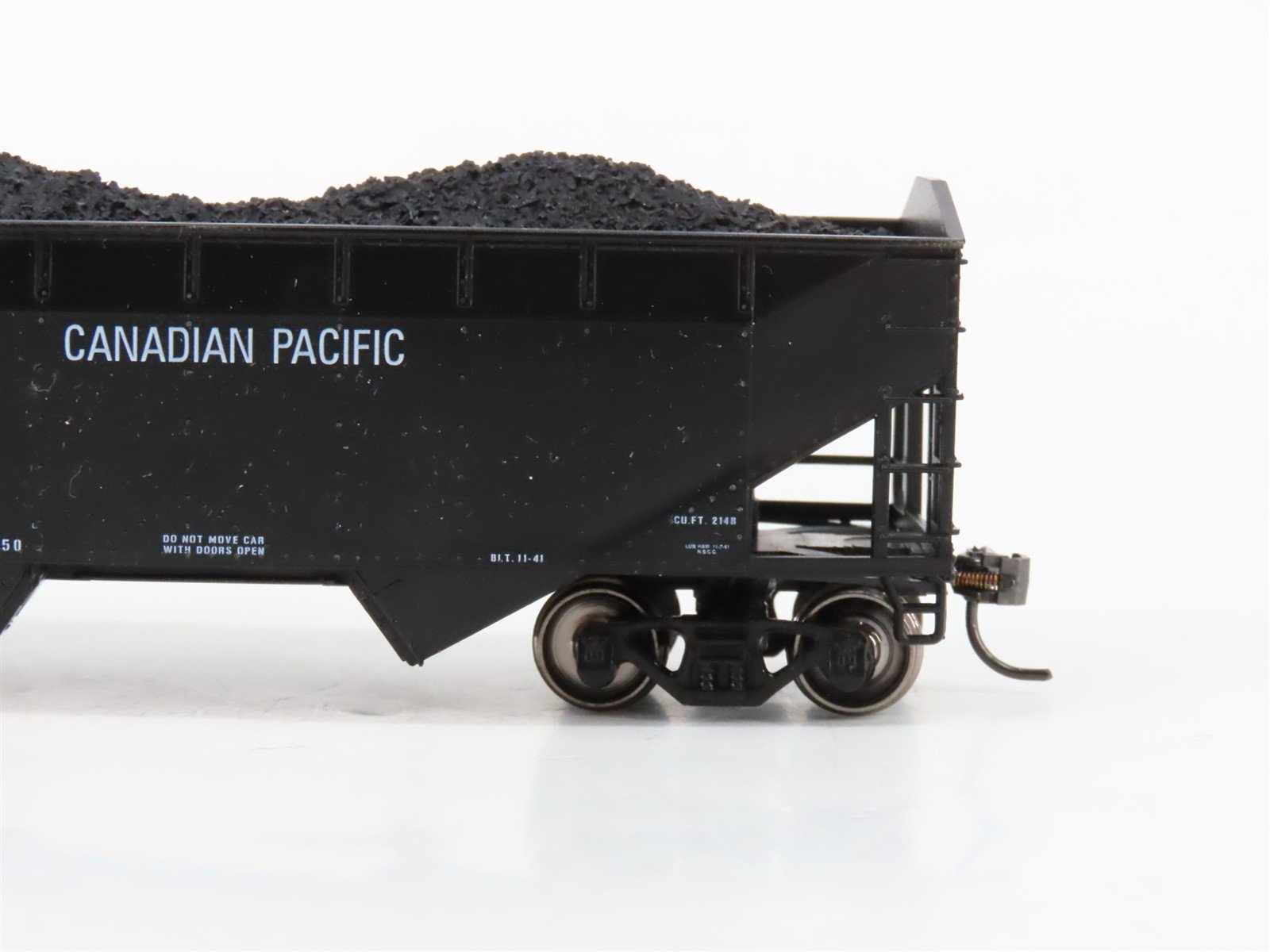 HO Scale Athearn CP Canadian Pacific 2-Bay Open Hopper #357177 w/Load