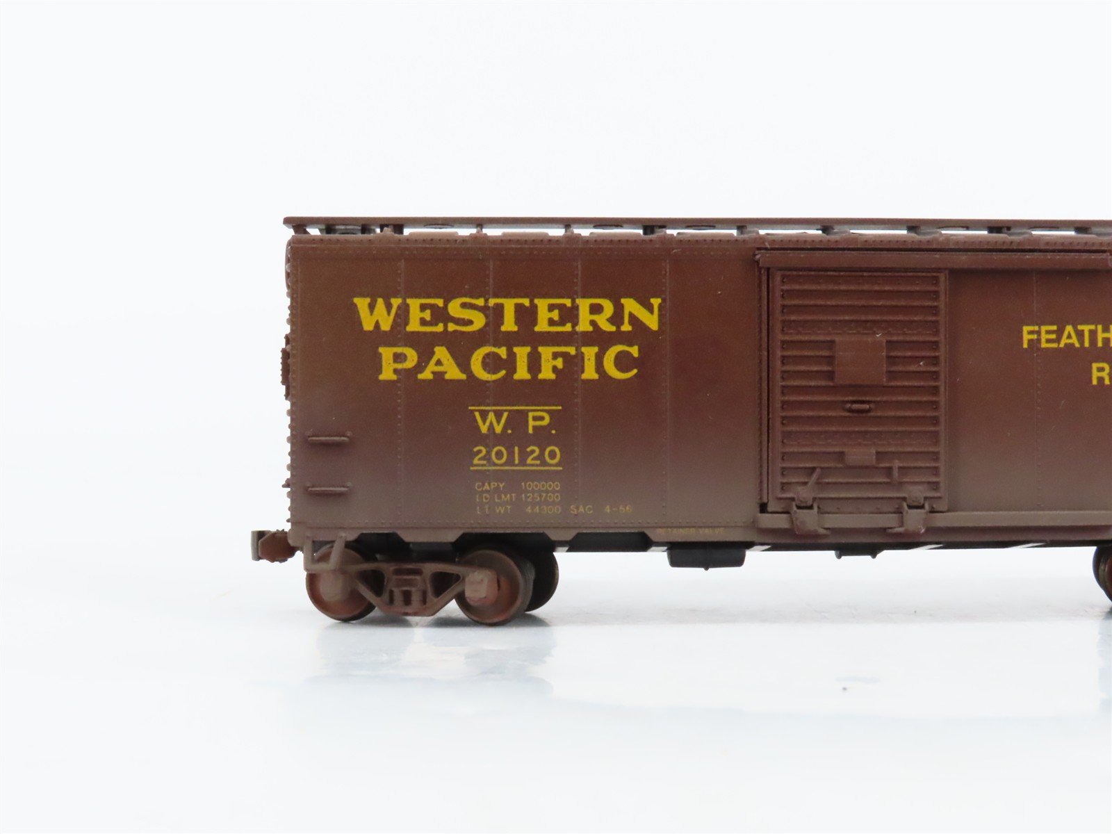 HO Scale Athearn/Bev-Bel 1484-1 WP Western Pacific 40' Boxcar #20120 Weathered