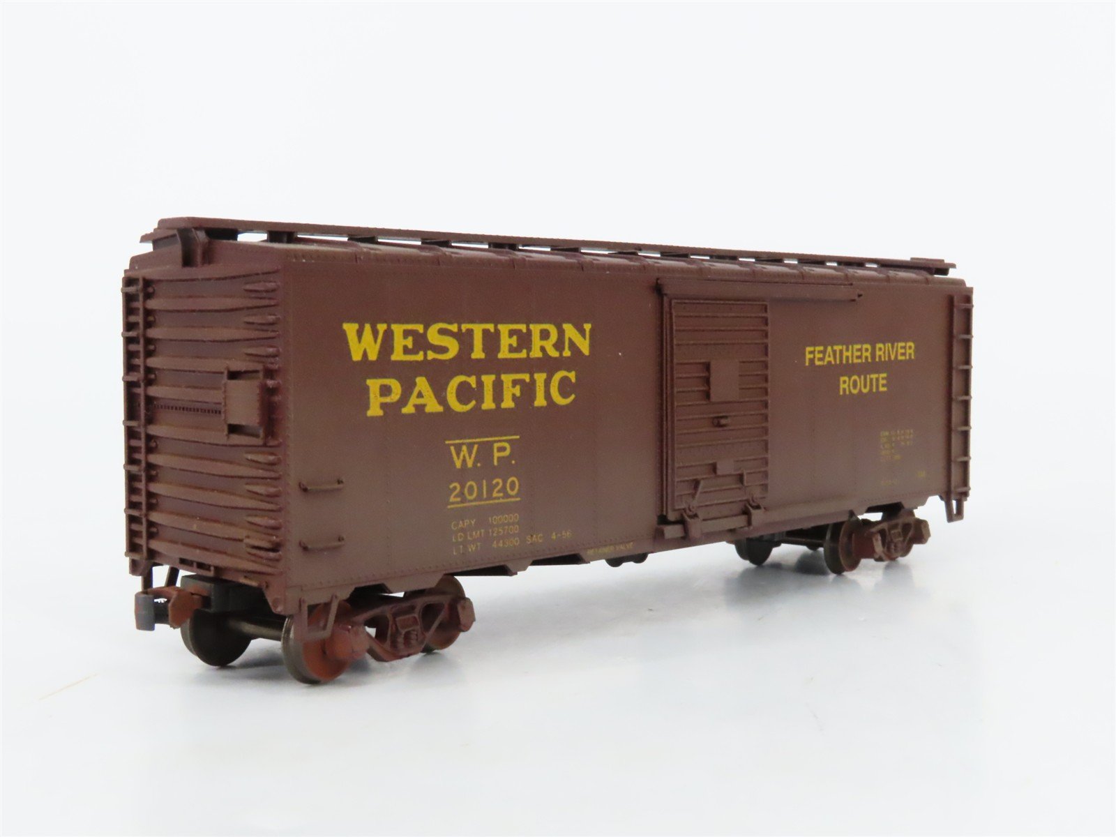 HO Scale Athearn/Bev-Bel 1484-1 WP Western Pacific 40' Boxcar #20120 Weathered