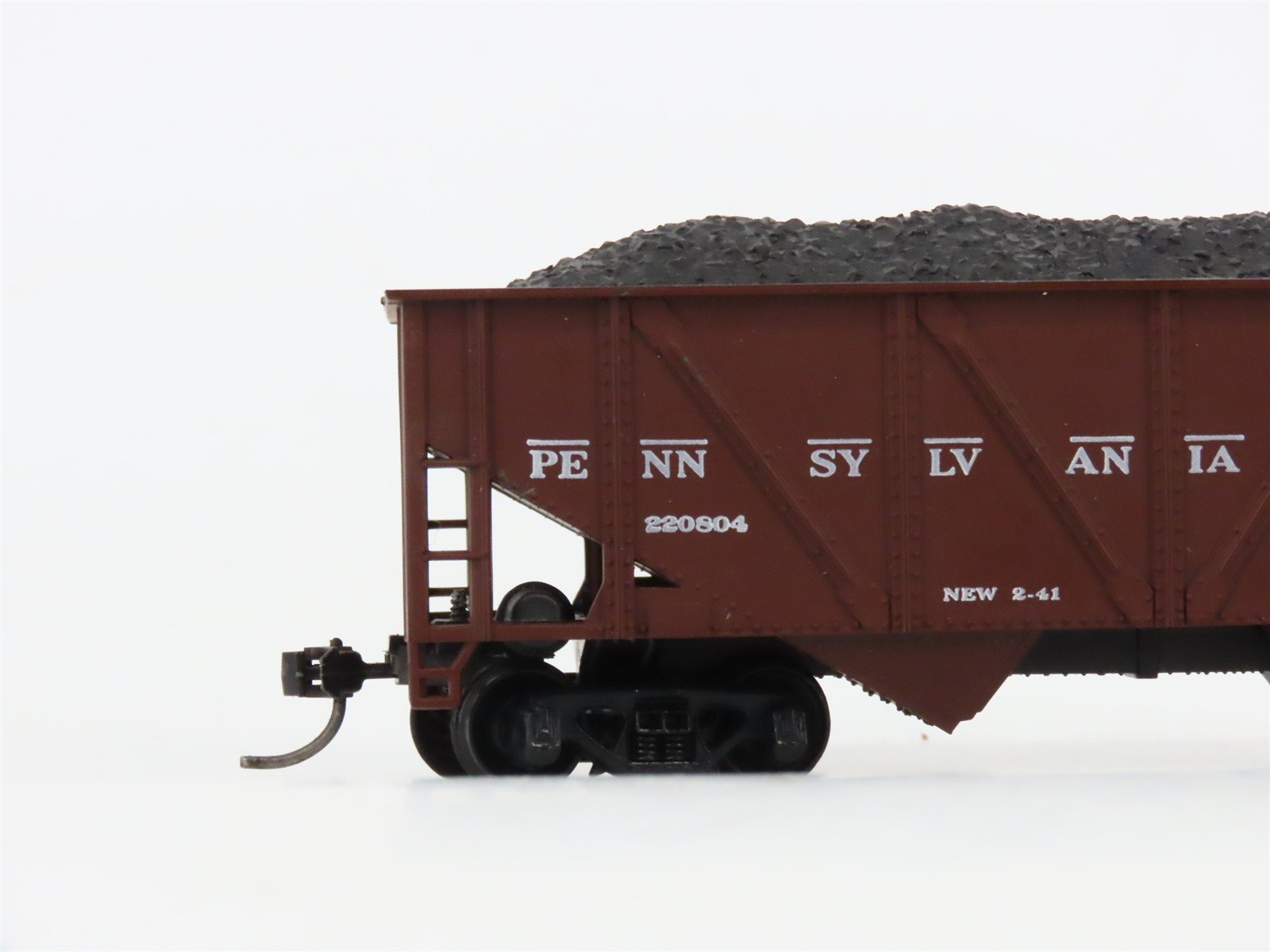 HO Scale Athearn PRR Pennsylvania 2-Bay Hopper #220804 w/Coal Load