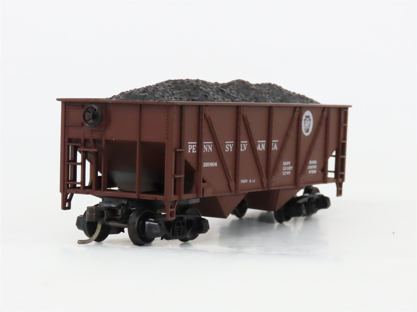 HO Scale Athearn PRR Pennsylvania 2-Bay Hopper #220804 w/Coal Load