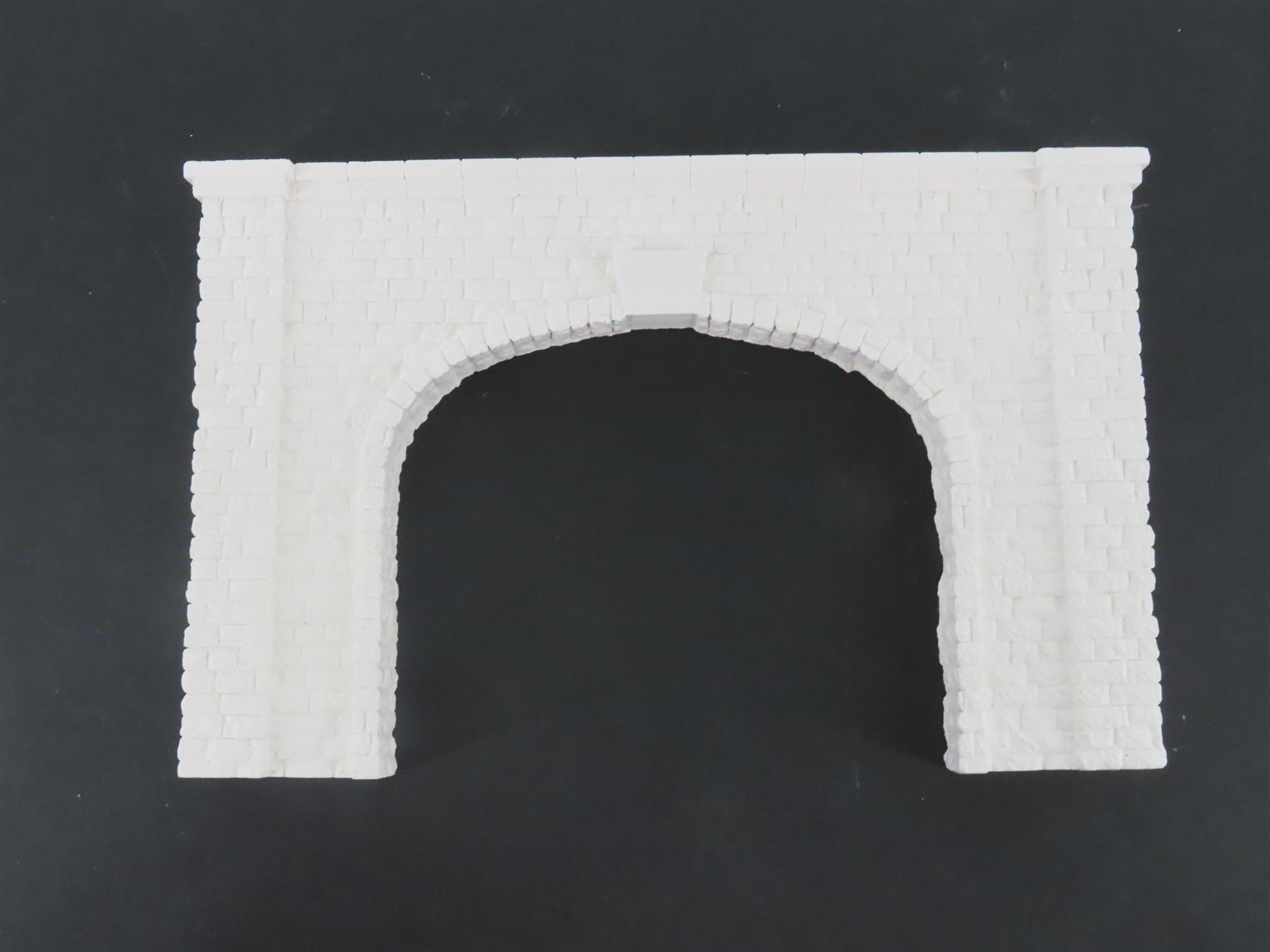 HO Scale Woodland Scenics C1257 Cut Stone Double Track Tunnel Portal