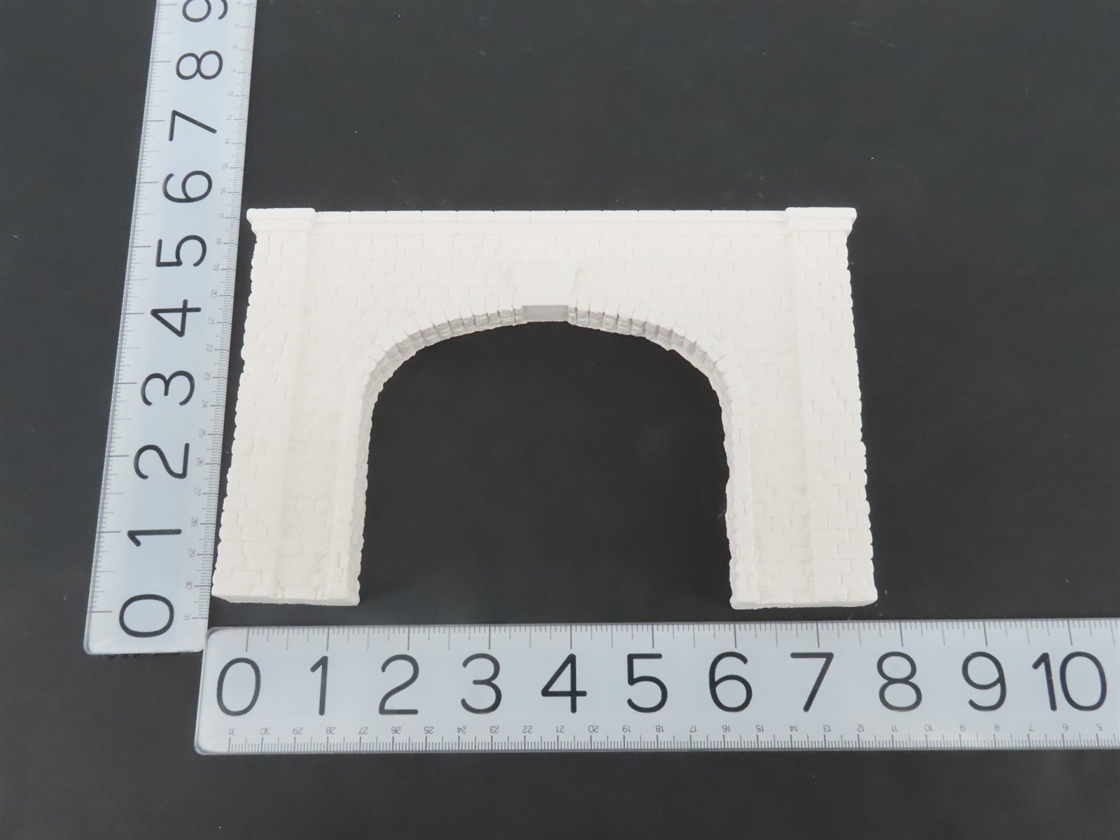 HO Scale Woodland Scenics C1257 Cut Stone Double Track Tunnel Portal
