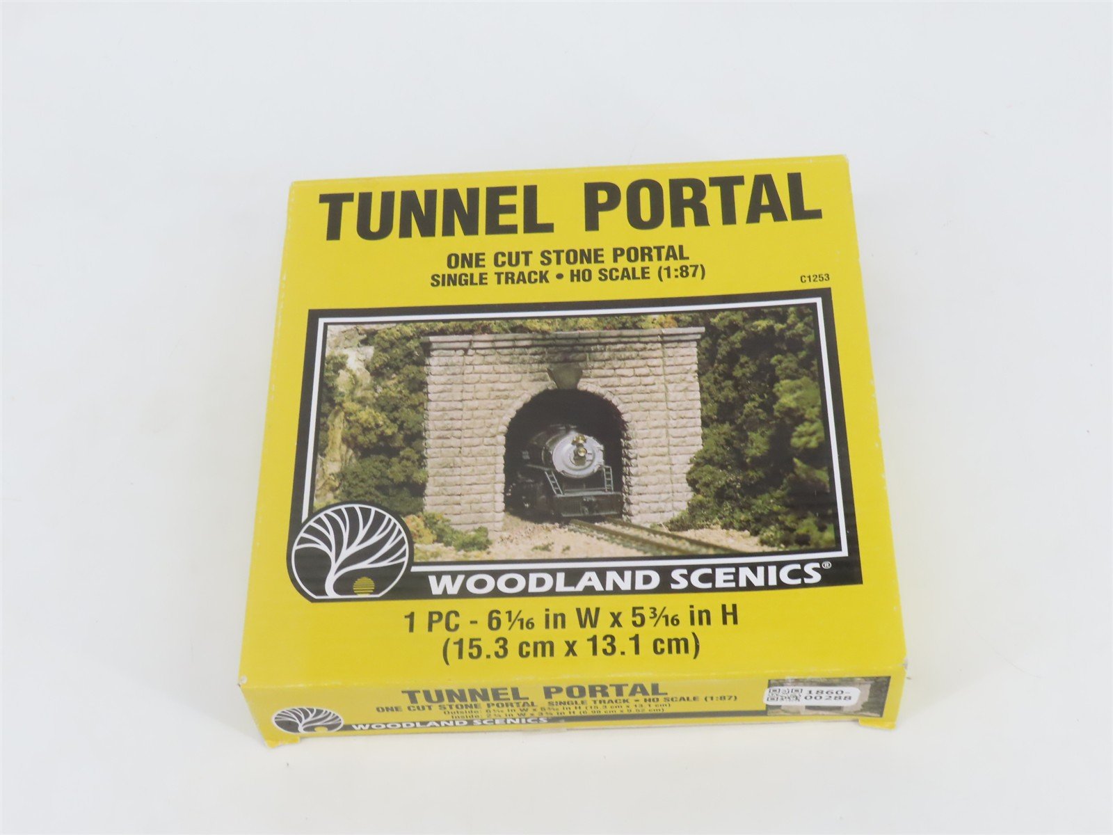 HO Scale Woodland Scenics C1253 Cut Stone Single Track Tunnel Portal