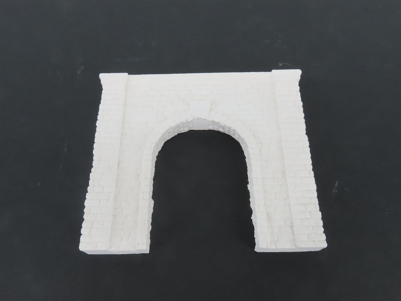 HO Scale Woodland Scenics C1253 Cut Stone Single Track Tunnel Portal