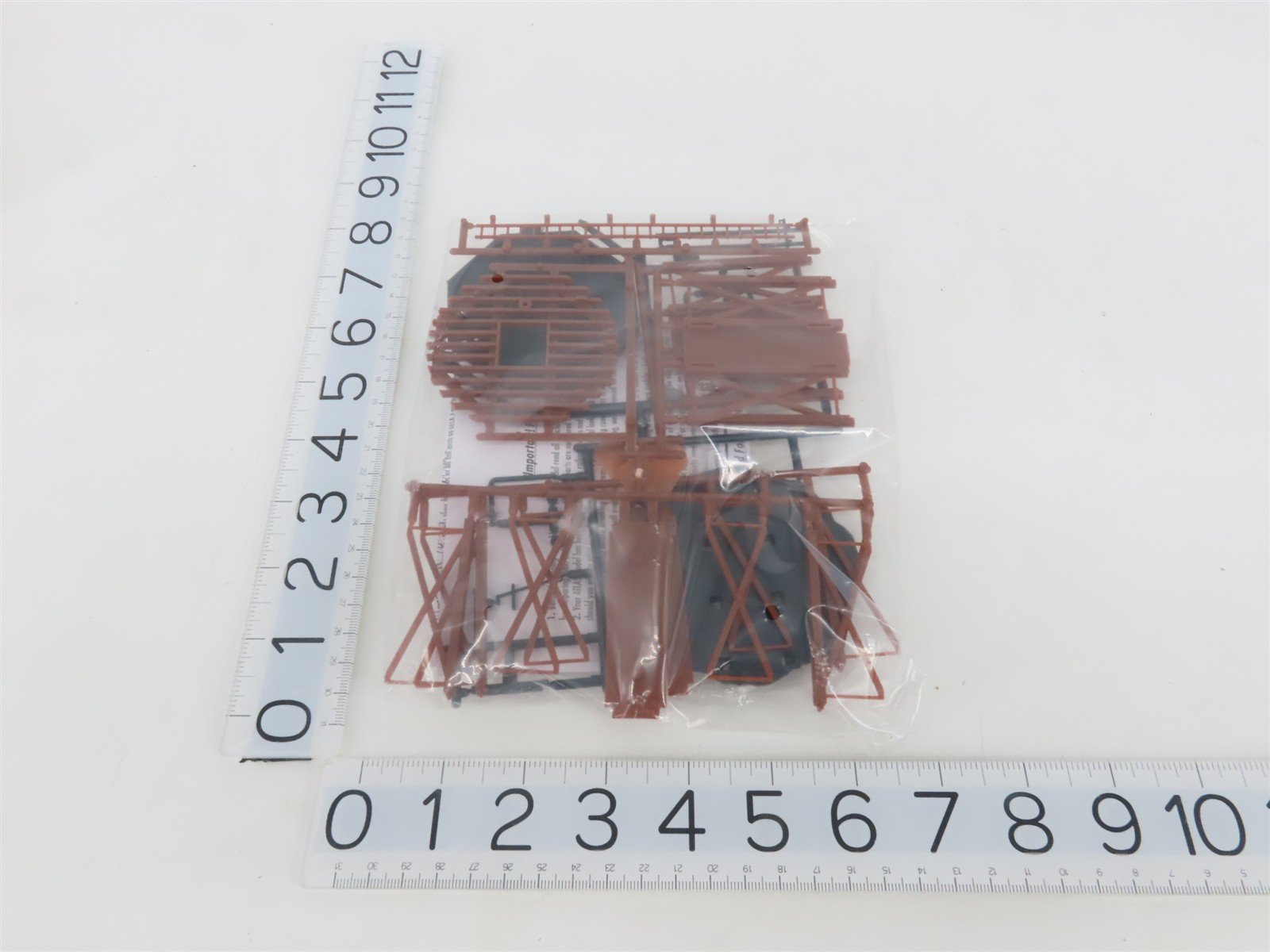 HO Scale Atlas 703 Water Tower Building Kit