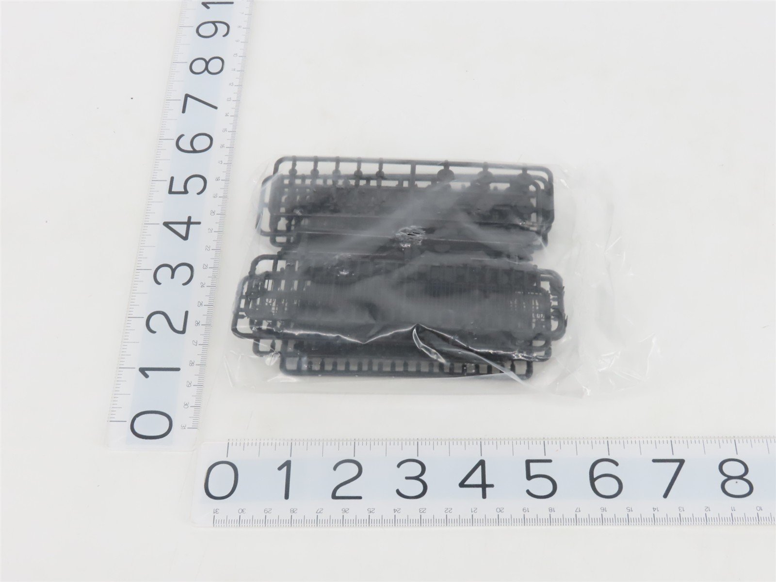 HO Scale Atlas 774 Hairpin Fence Pack