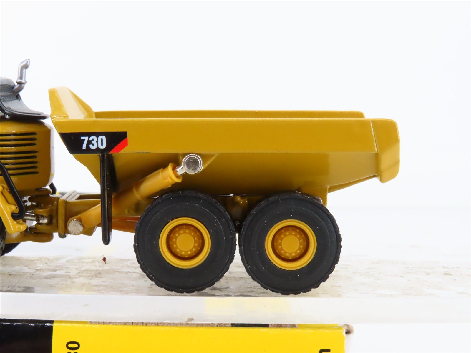 HO Scale Norscot 55130 Die-Cast CAT 730 Articulated Truck