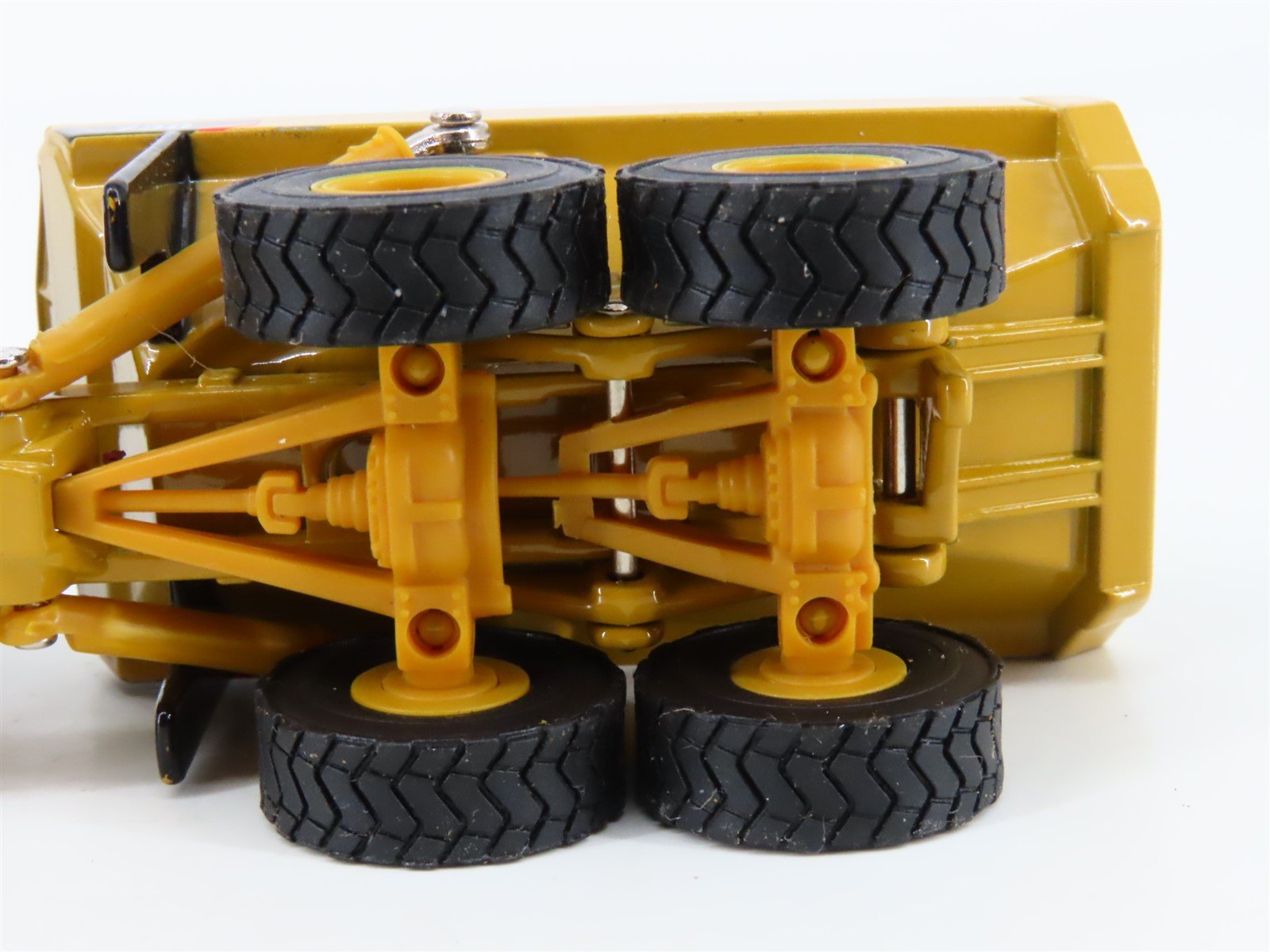 HO Scale Norscot 55130 Die-Cast CAT 730 Articulated Truck