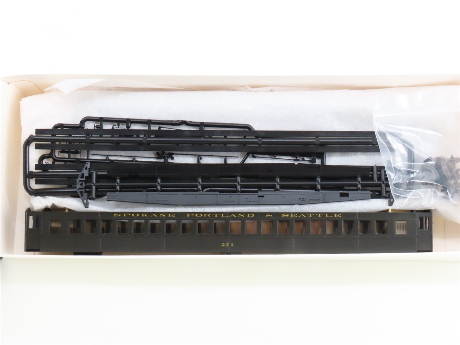 HO Scale Branchline 5123 SP&S Railway 80' Coach Passenger Car #274 Kit