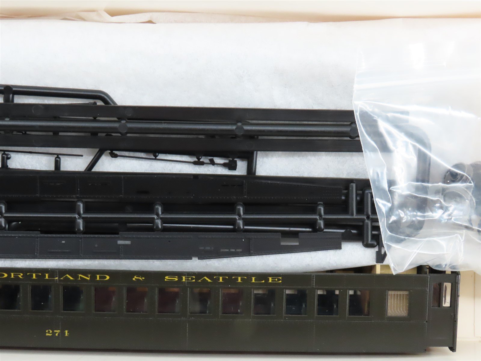HO Scale Branchline 5123 SP&S Railway 80' Coach Passenger Car #274 Kit