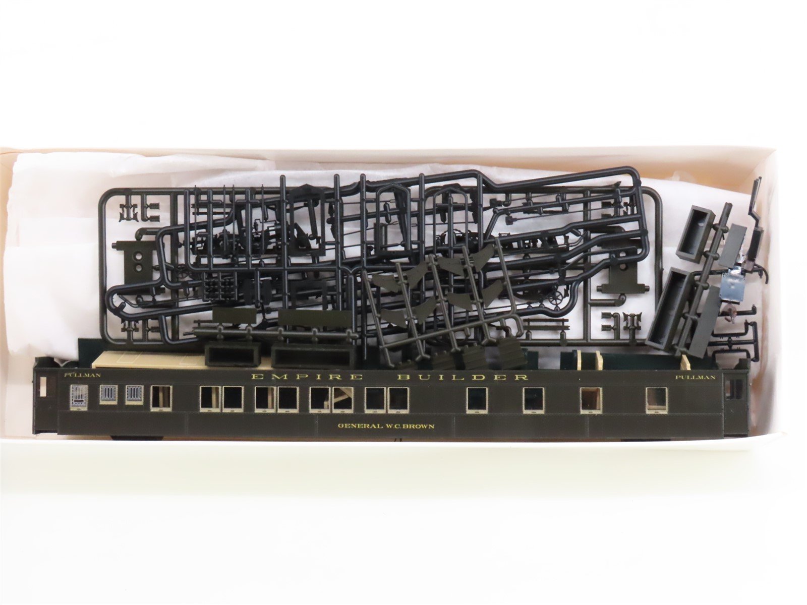 HO Scale Branchline 5004 Empire Builder 8-1-2 Sleeper Passenger Car Kit