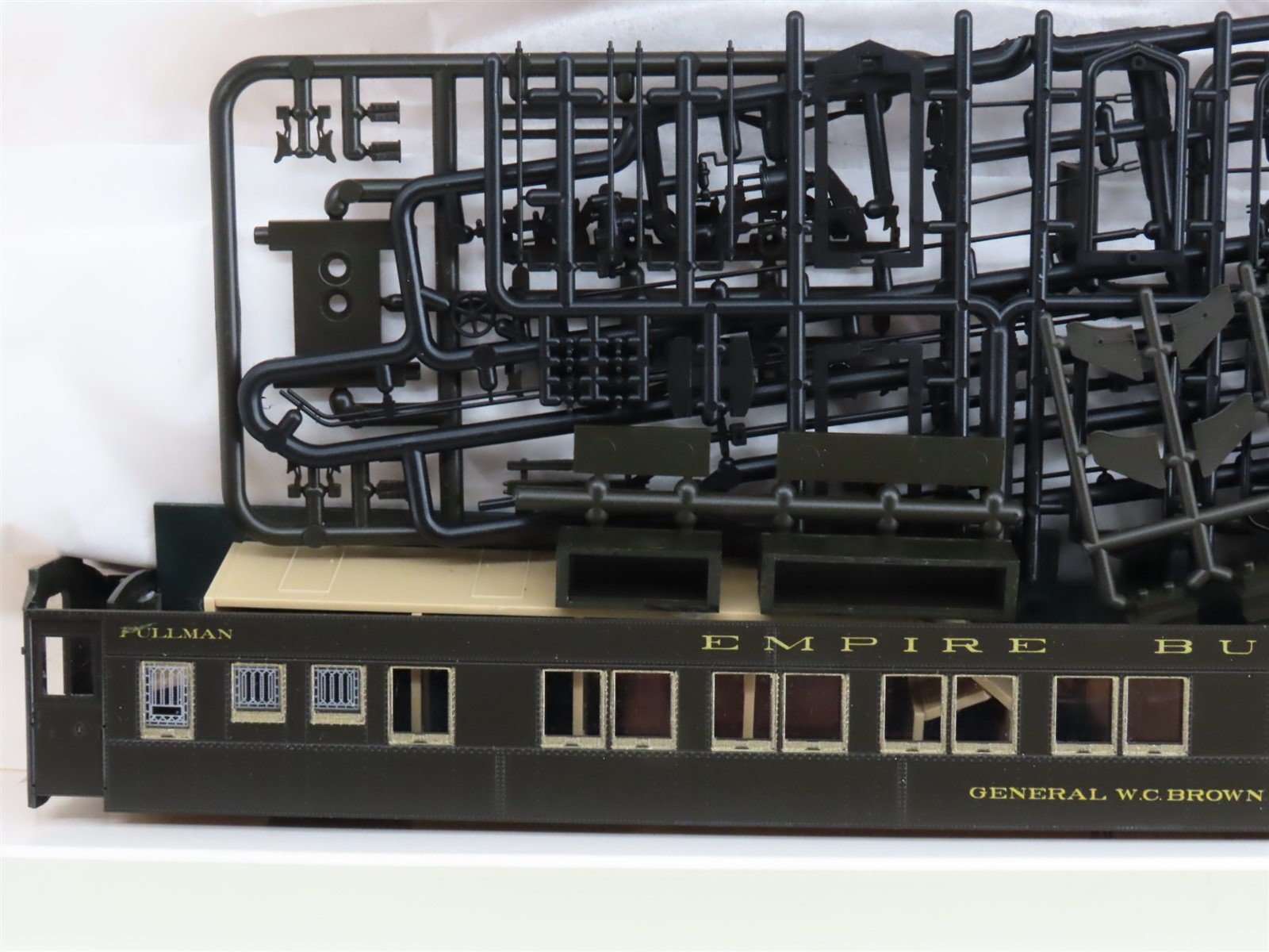 HO Scale Branchline 5004 Empire Builder 8-1-2 Sleeper Passenger Car Kit