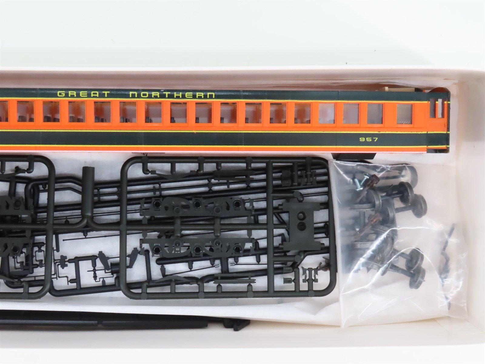 HO Branchline 5108 GN Empire Builder Scheme Coach Passenger Car #957 Kit
