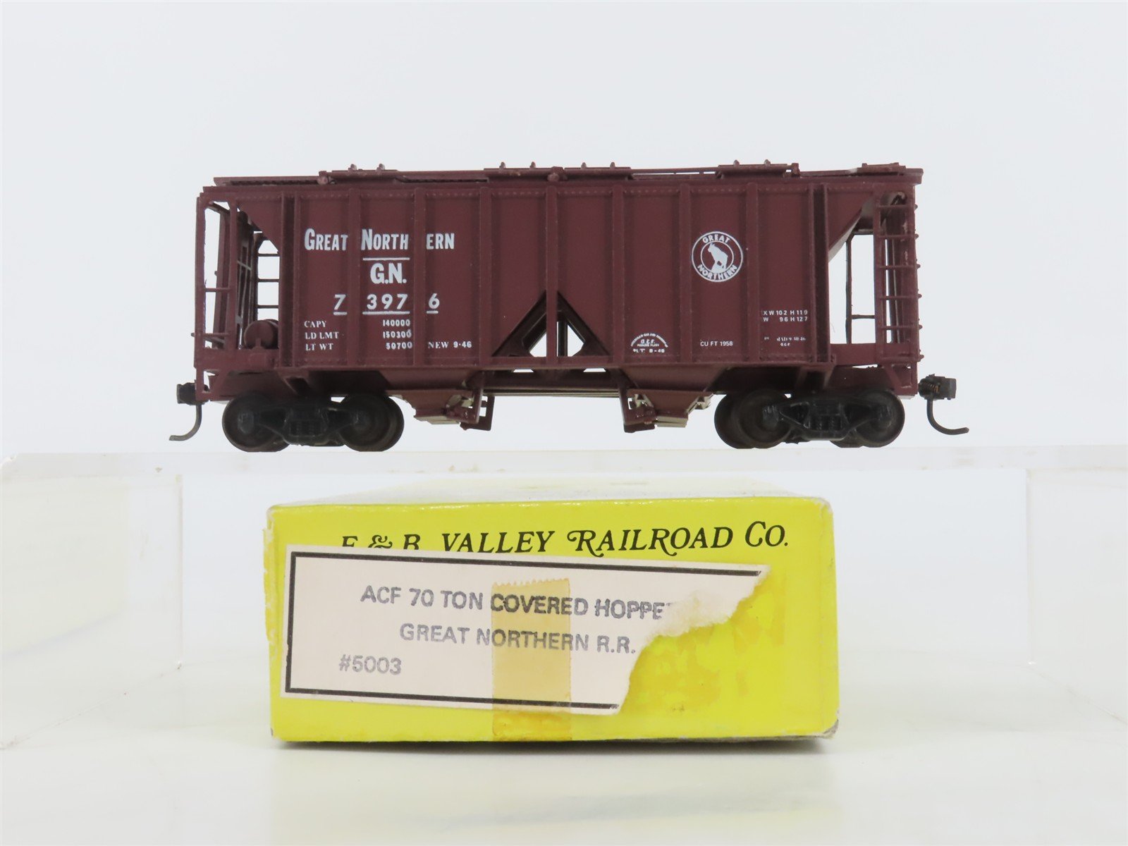 HO Scale E&B Valley 5003 GN Great Northern 2-Bay Covered Hopper #73976 - BUILT