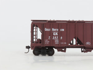 HO Scale E&B Valley 5003 GN Great Northern 2-Bay Covered Hopper #73976 - BUILT