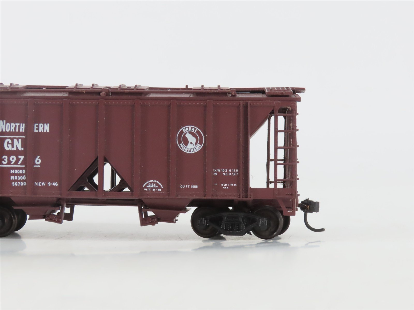 HO Scale E&B Valley 5003 GN Great Northern 2-Bay Covered Hopper #73976 - BUILT