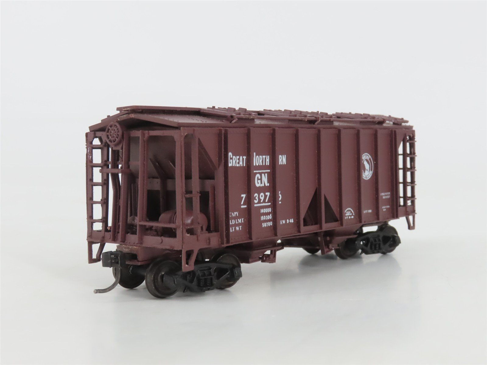 HO Scale E&B Valley 5003 GN Great Northern 2-Bay Covered Hopper #73976 - BUILT