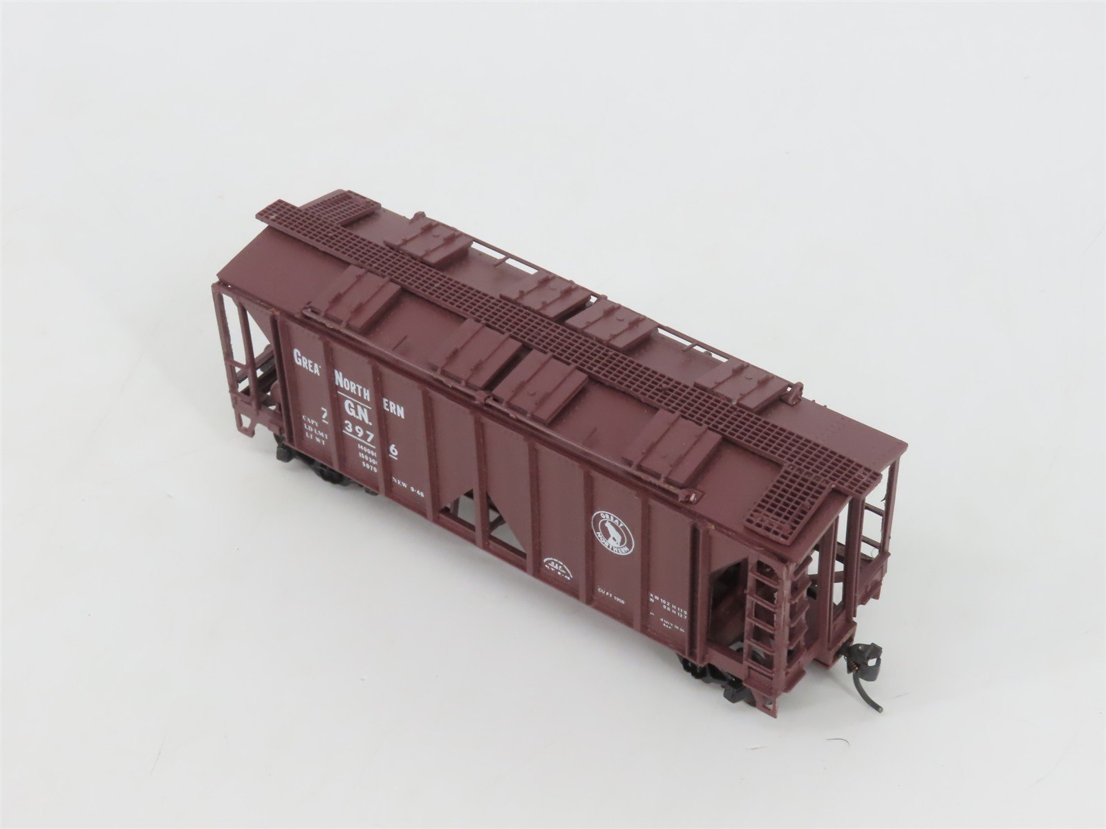 HO Scale E&B Valley 5003 GN Great Northern 2-Bay Covered Hopper #73976 - BUILT