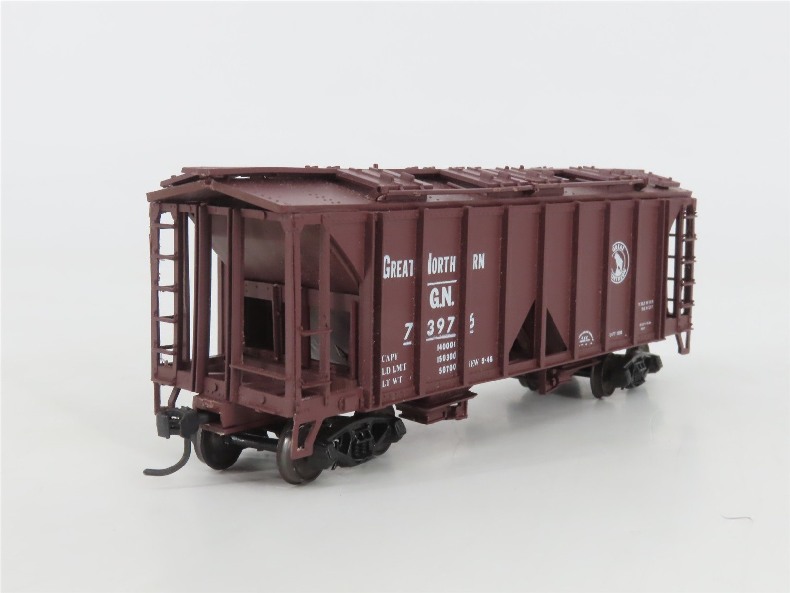HO Scale E&B Valley 5003 GN Great Northern 2-Bay Covered Hopper #73976 - BUILT