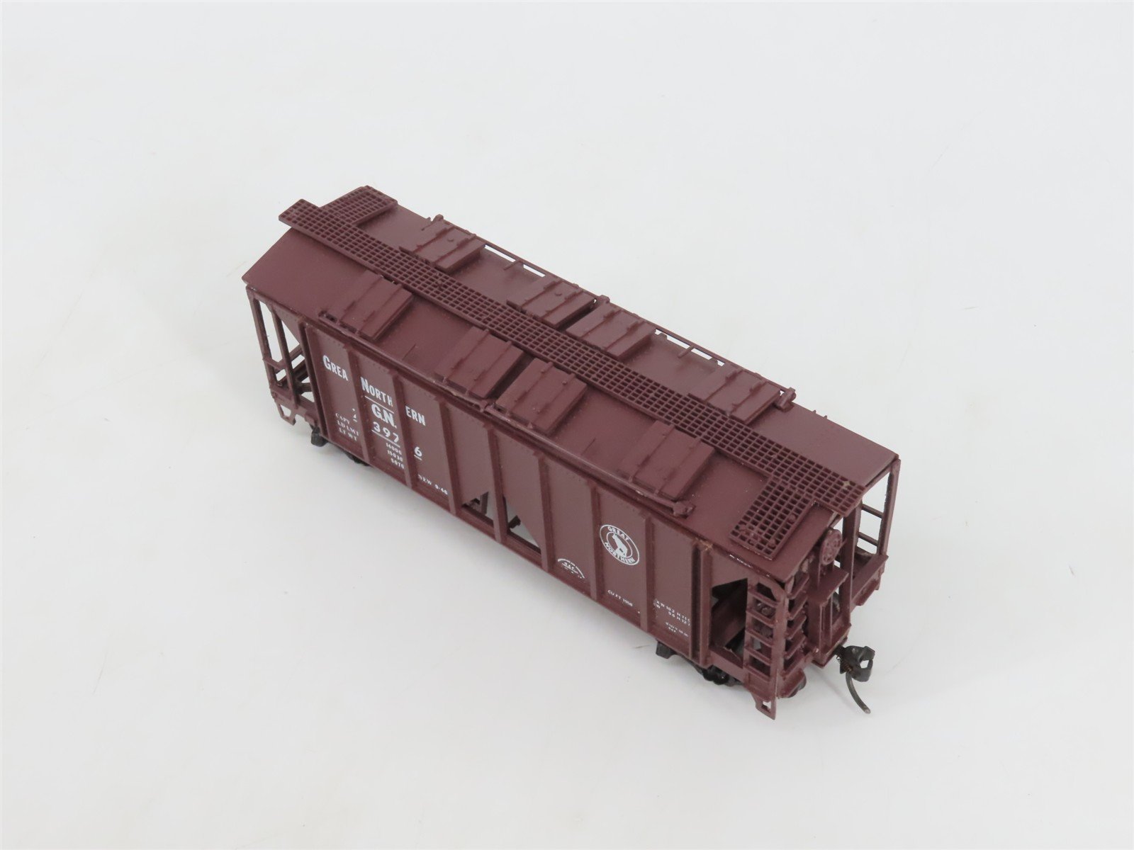 HO Scale E&B Valley 5003 GN Great Northern 2-Bay Covered Hopper #73976 - BUILT