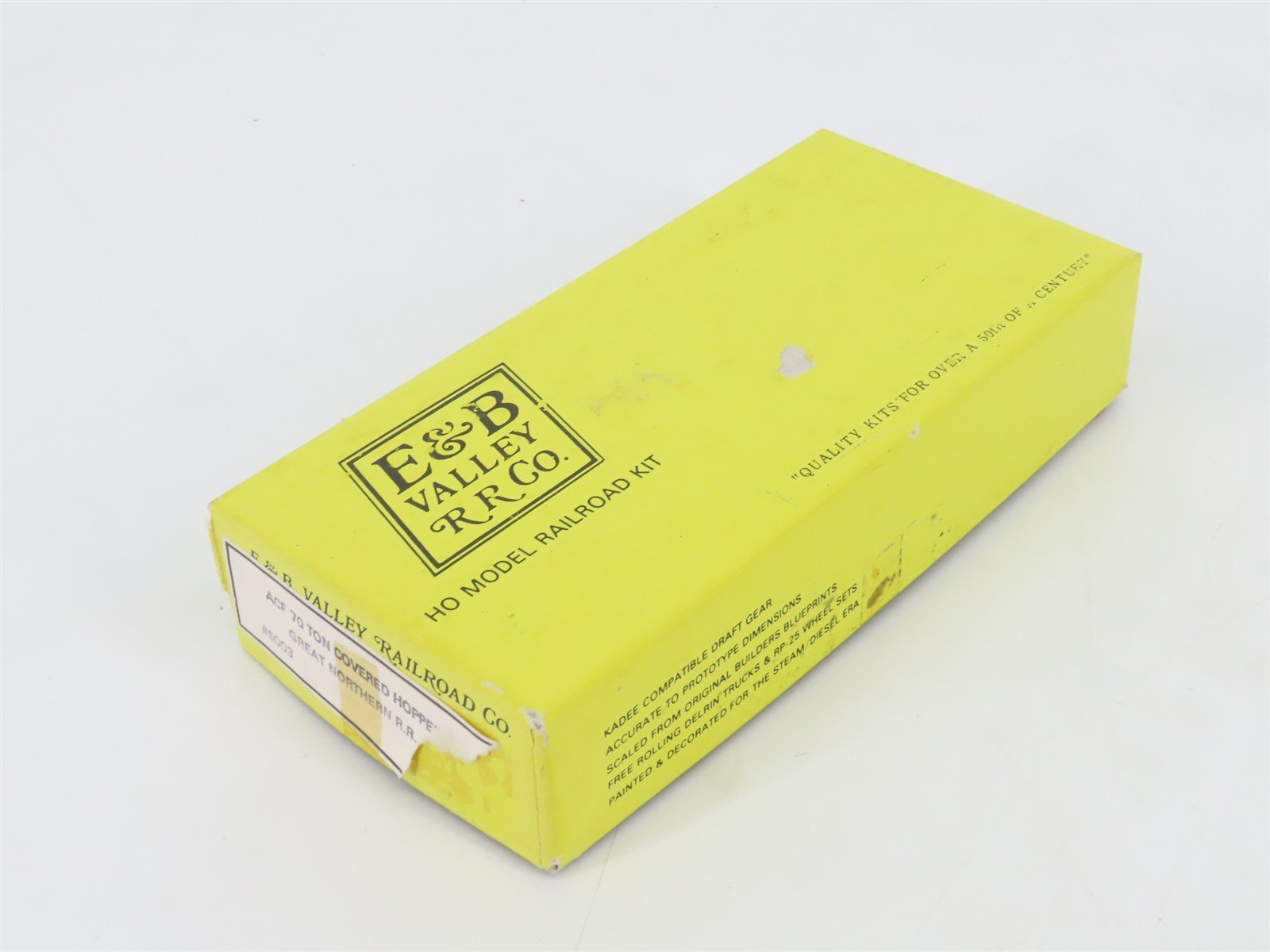 HO Scale E&B Valley 5003 GN Great Northern 2-Bay Covered Hopper #73976 - BUILT