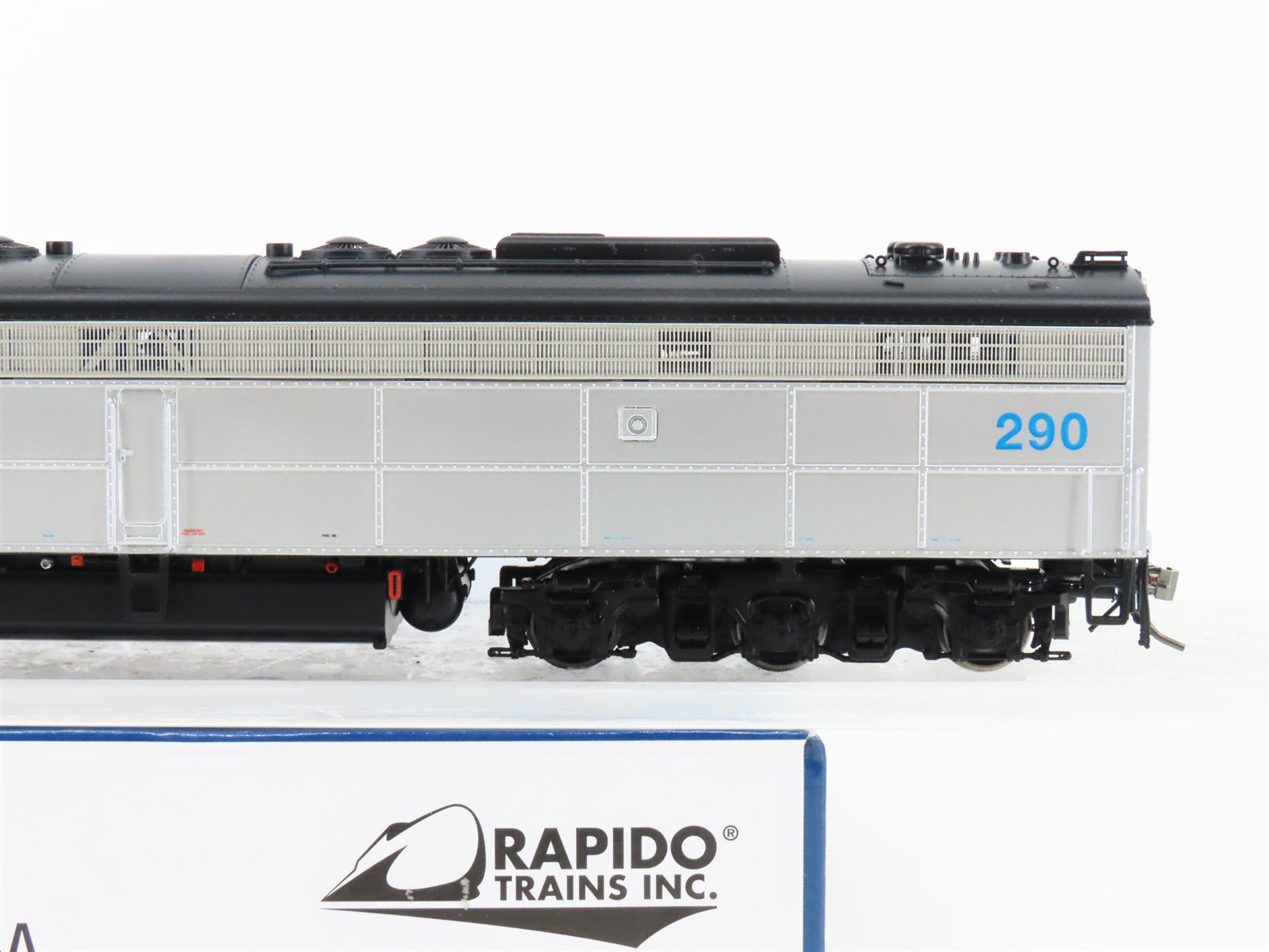 HO Scale Rapido 28001 Amtrak E8A Phase I Diesel Locomotive #290