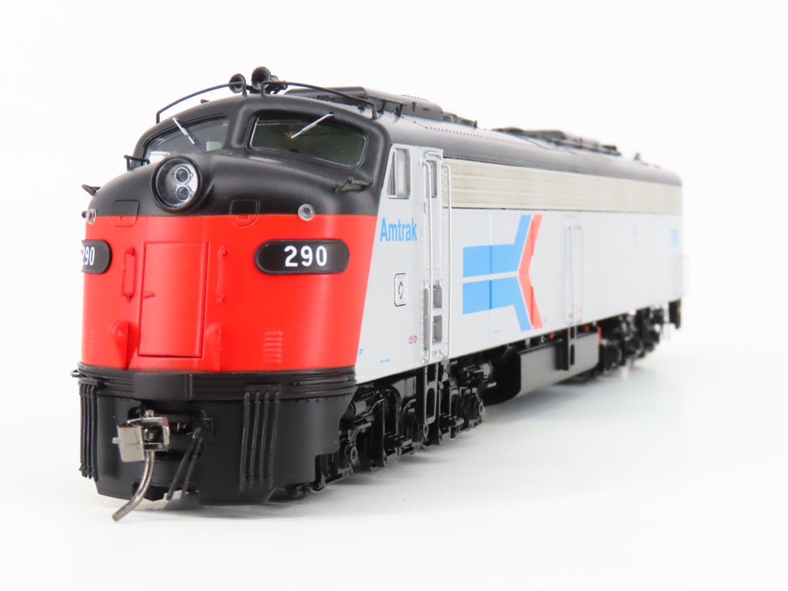 HO Scale Rapido 28001 Amtrak E8A Phase I Diesel Locomotive #290
