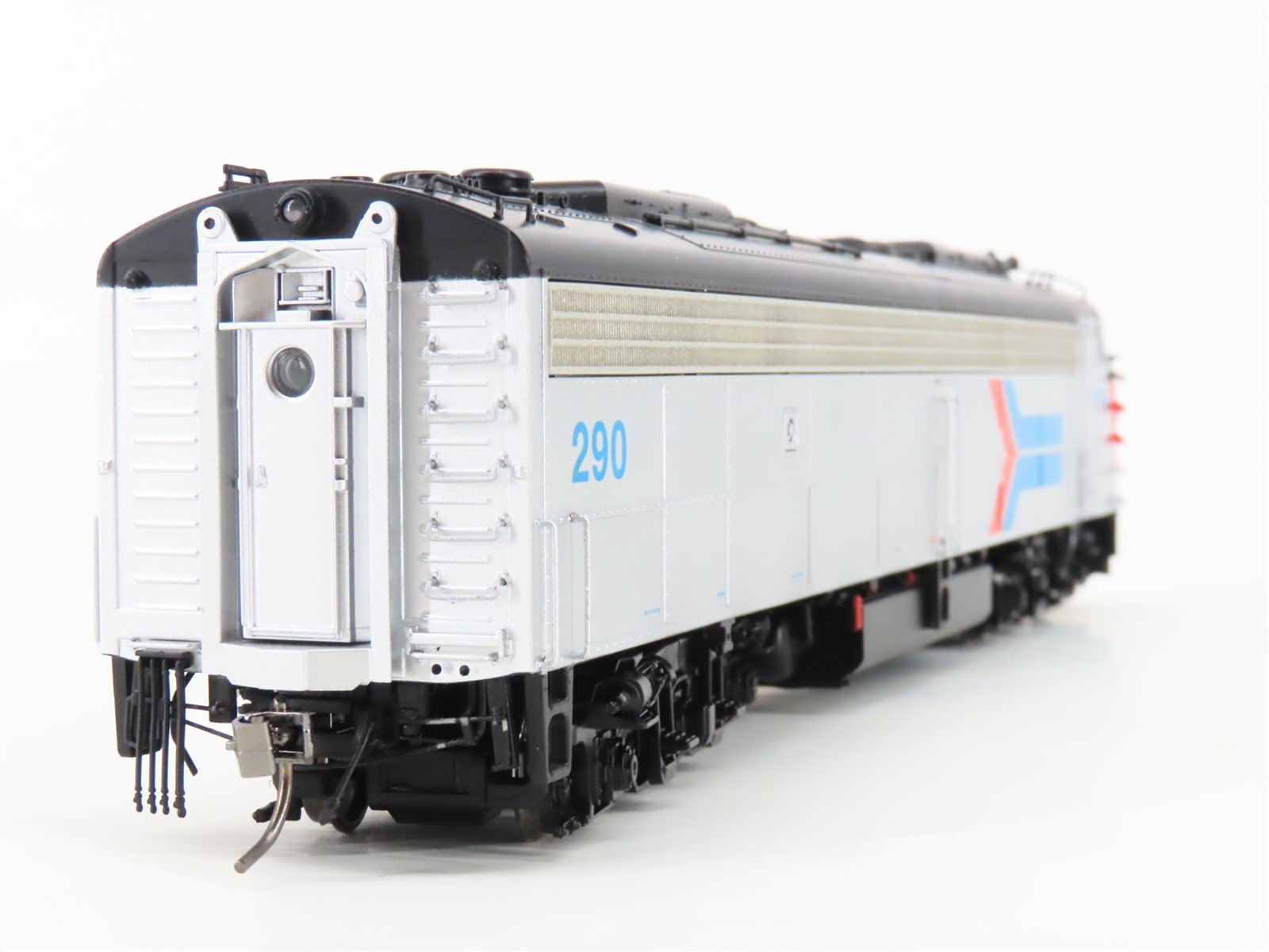 HO Scale Rapido 28001 Amtrak E8A Phase I Diesel Locomotive #290