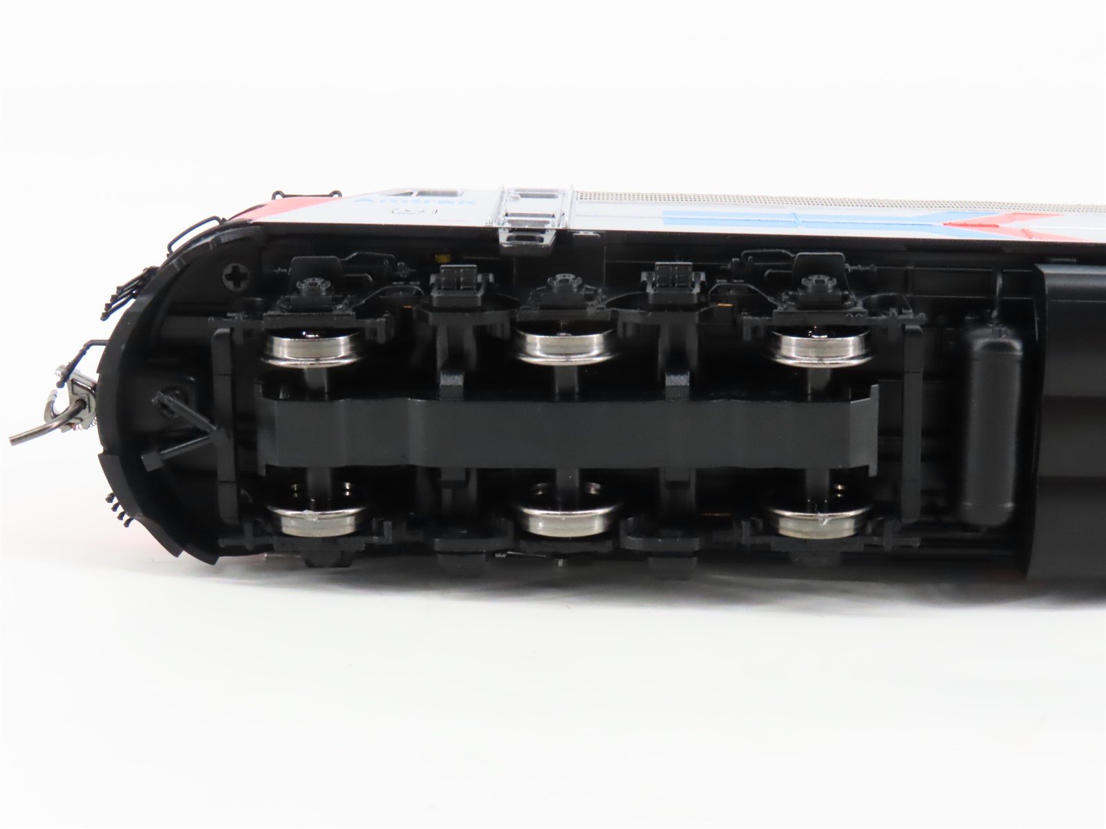 HO Scale Rapido 28001 Amtrak E8A Phase I Diesel Locomotive #290