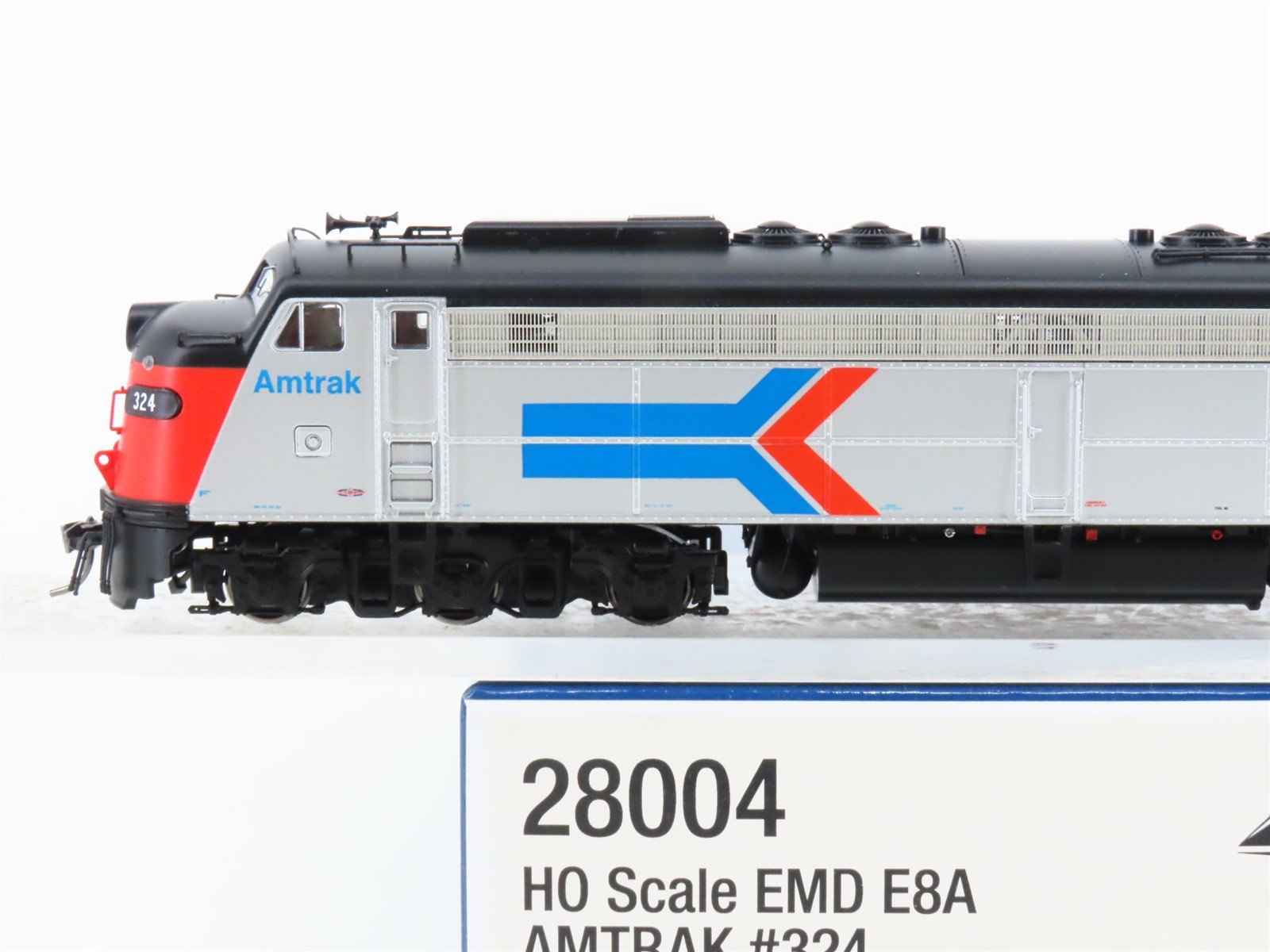 HO Scale Rapido 28004 Amtrak E8A Phase I Diesel Locomotive #324