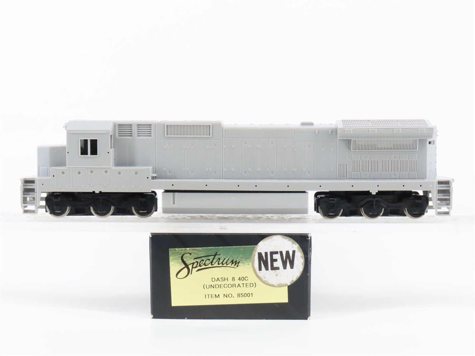 HO Scale Bachmann 85001 Undecorated Dash 8-40C Diesel Locomotive