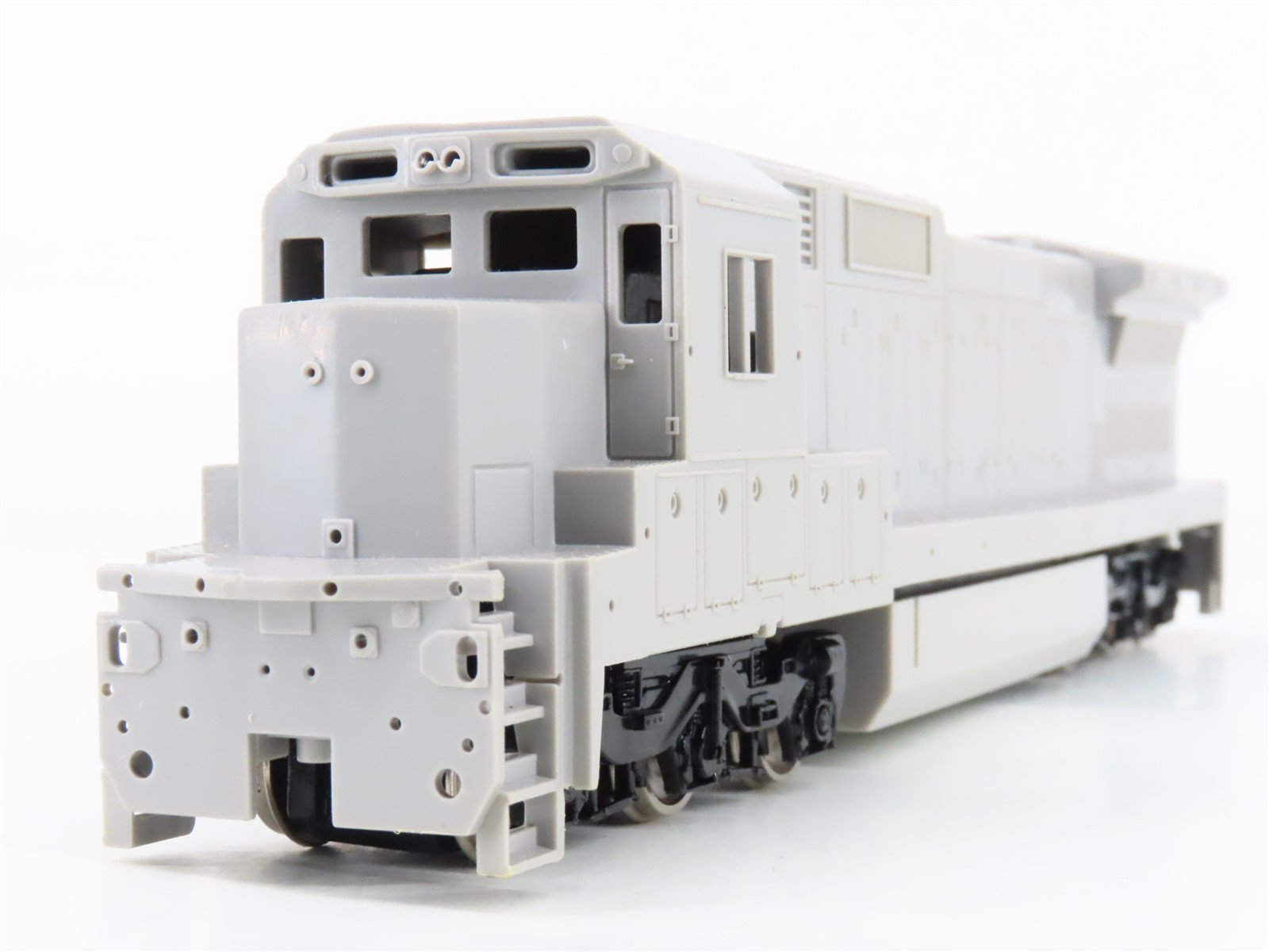 HO Scale Bachmann 85001 Undecorated Dash 8-40C Diesel Locomotive