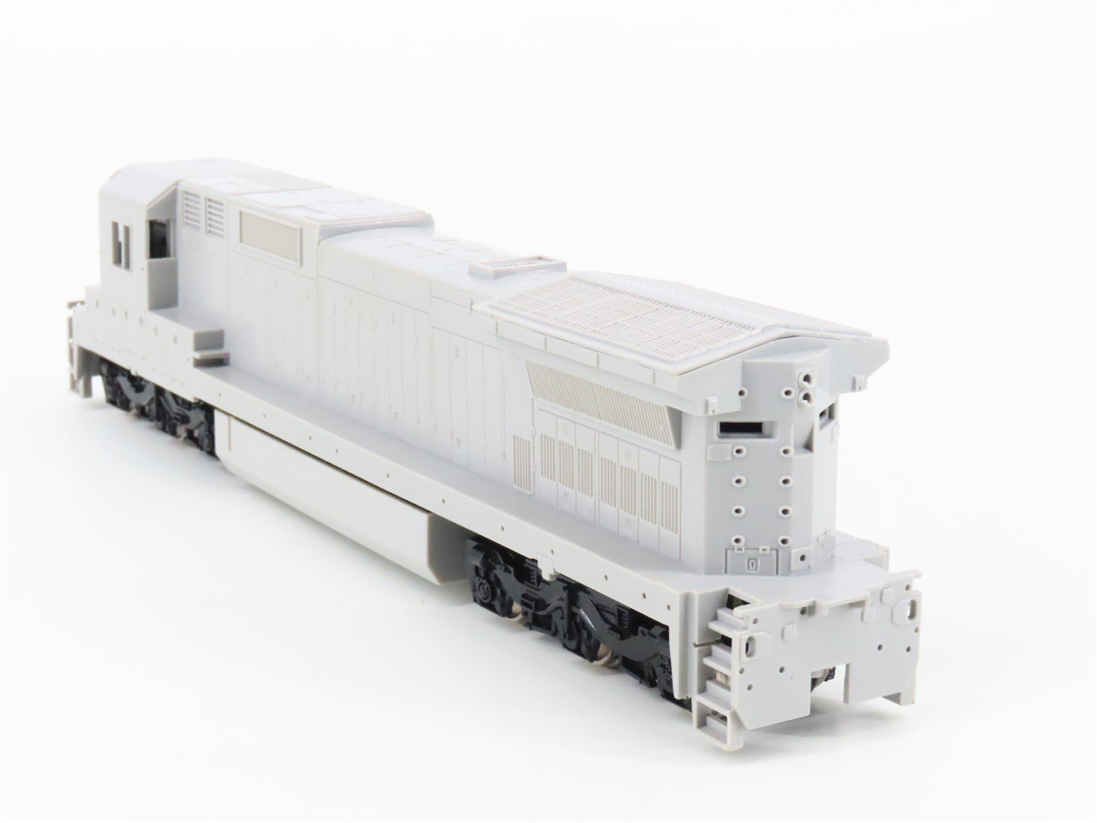 HO Scale Bachmann 85001 Undecorated Dash 8-40C Diesel Locomotive