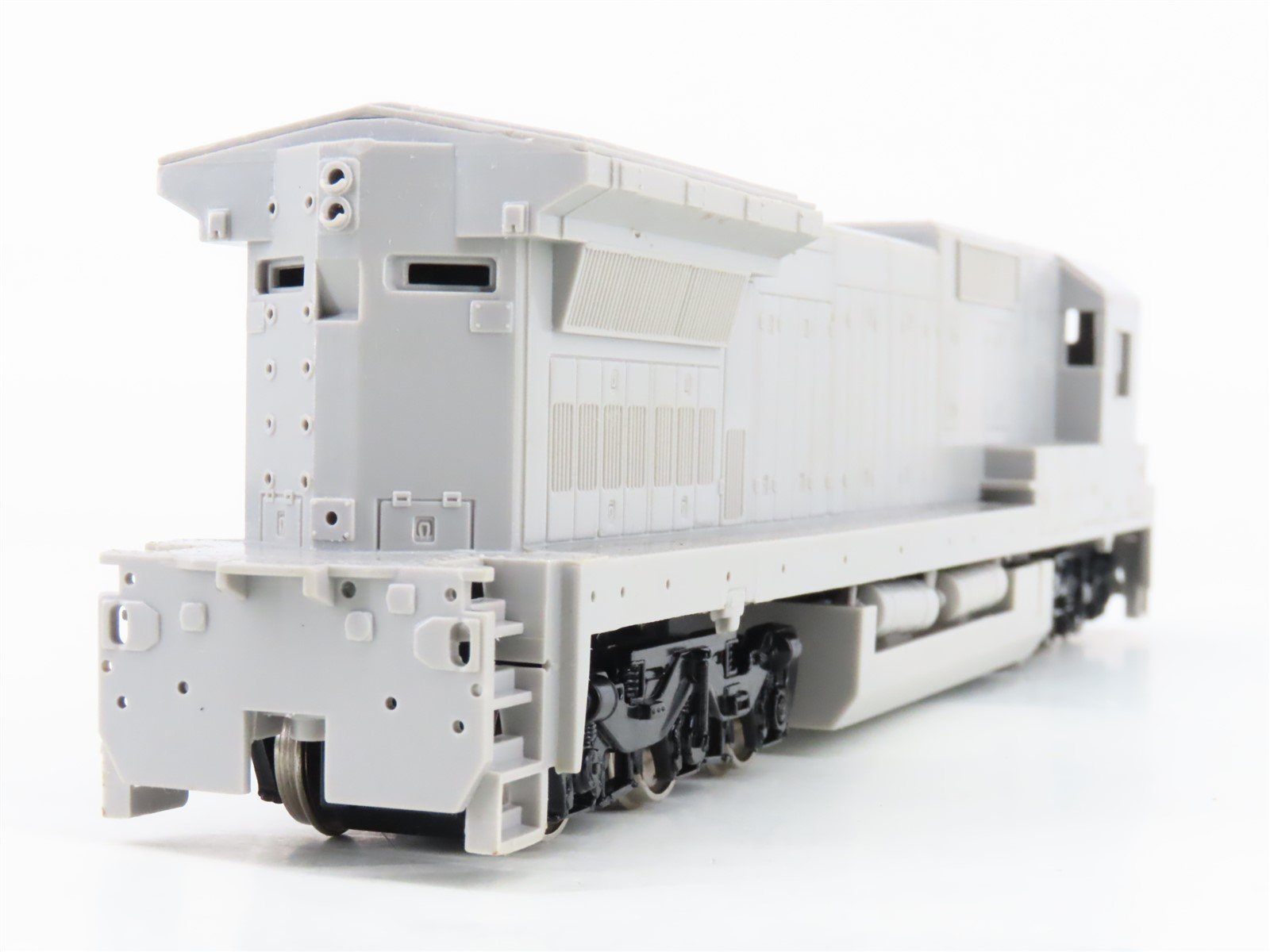 HO Scale Bachmann 85001 Undecorated Dash 8-40C Diesel Locomotive